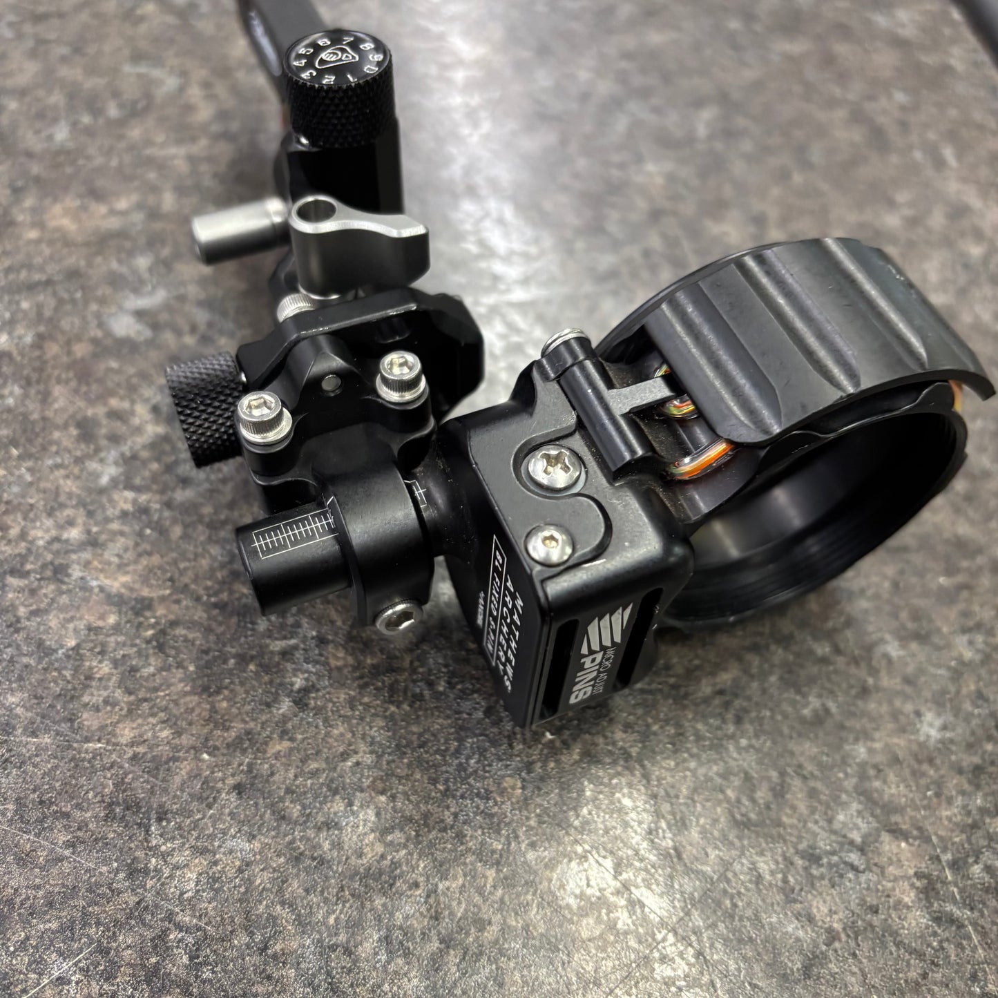 Used Axcel Bridge-Lock 5 Pin Sight RH
