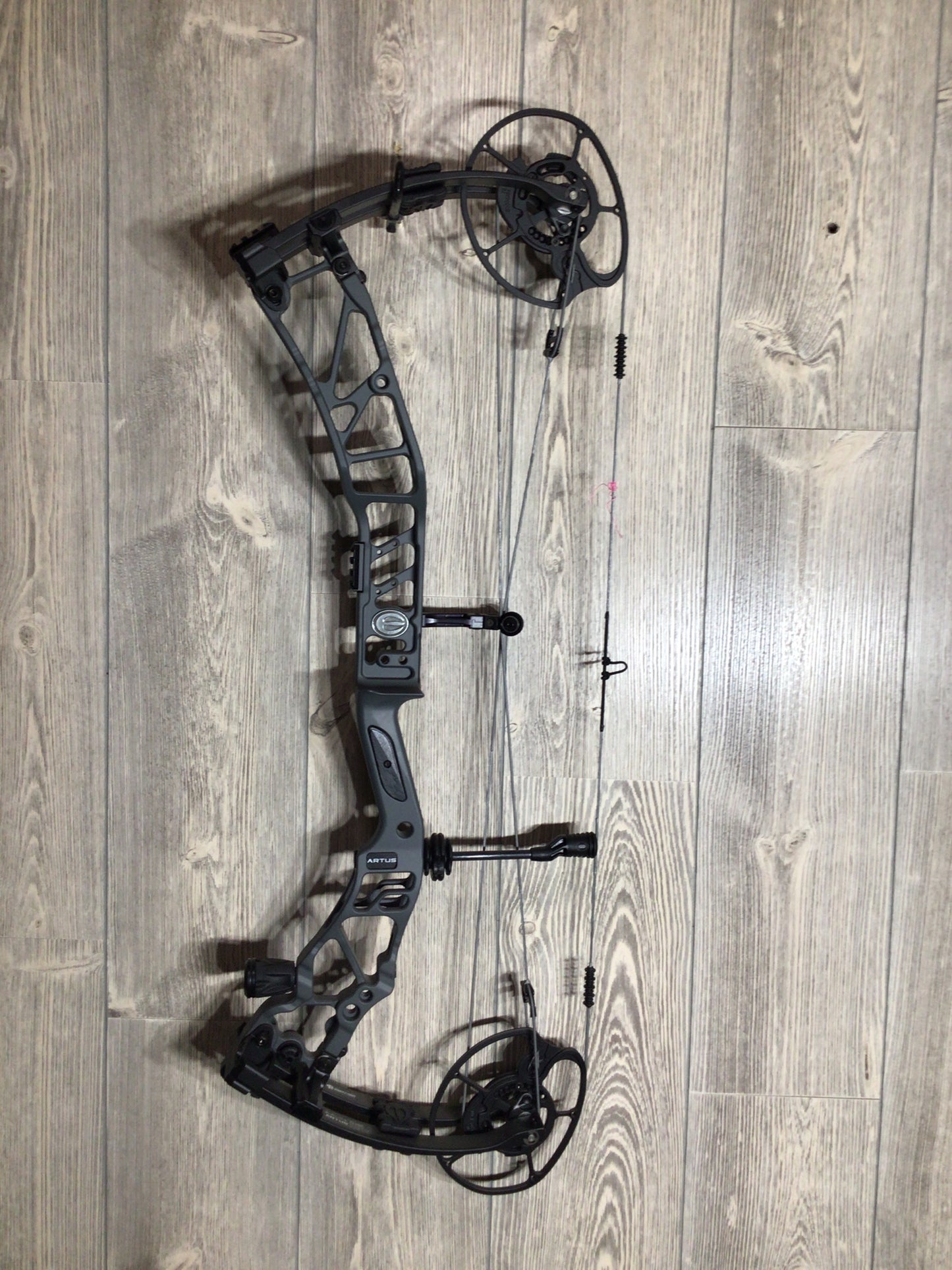 Elite Artus RH Slate Gray 70# Bow