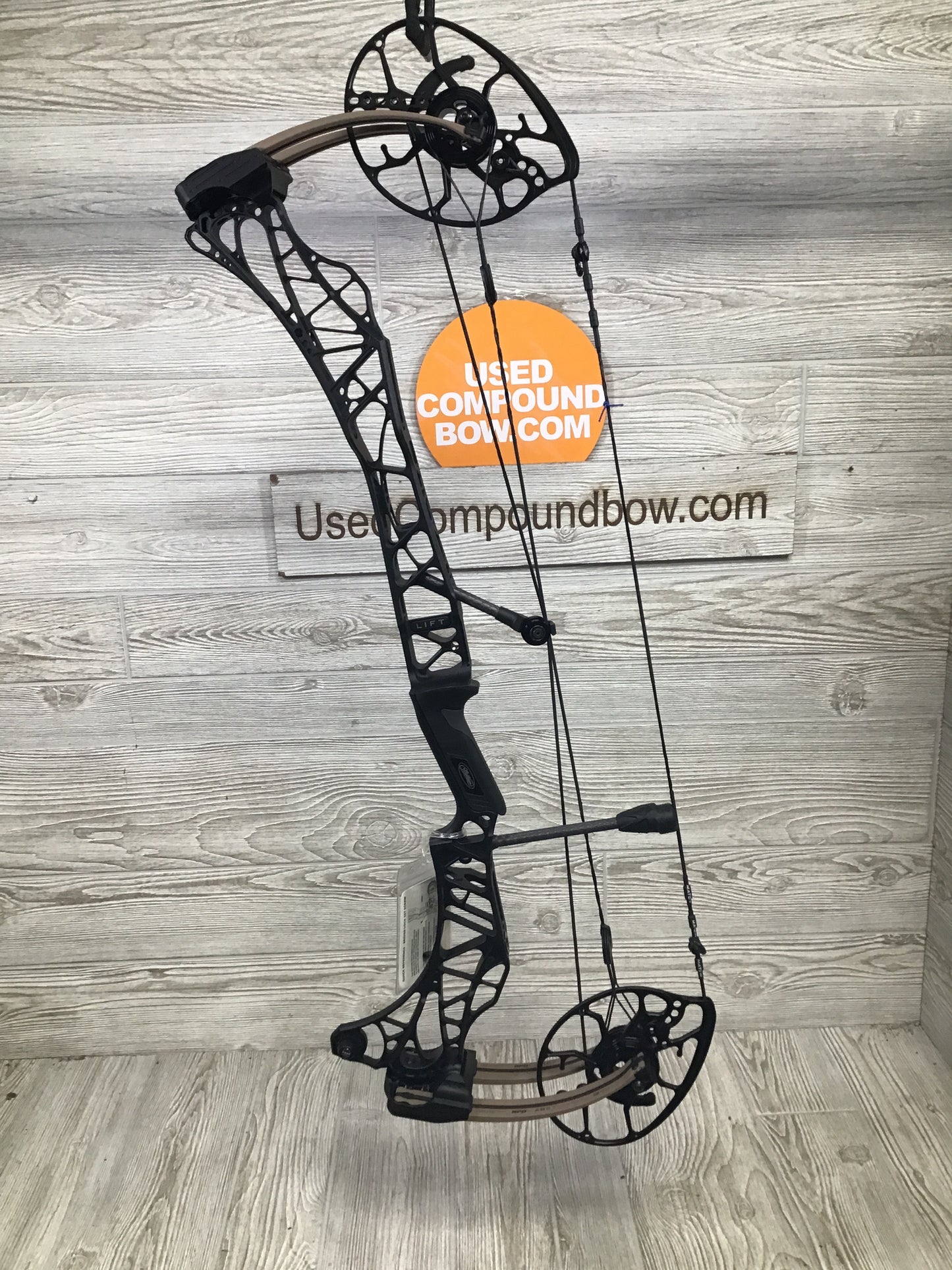 Used Mathews Lift X 29.5 Right Hand Black riser/Earth limbs Bow 27/65