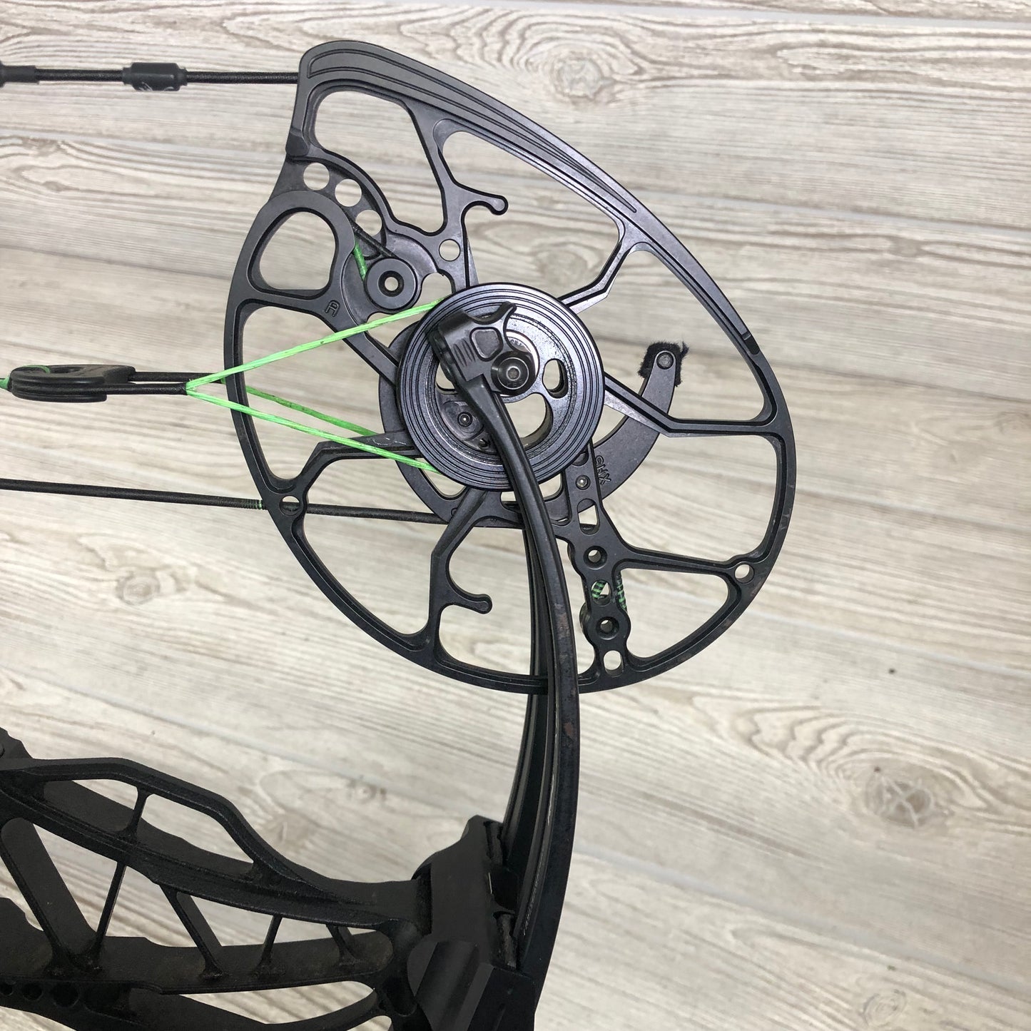 Used Mathews Lift X 33 Black RH Bow green and black custom strings