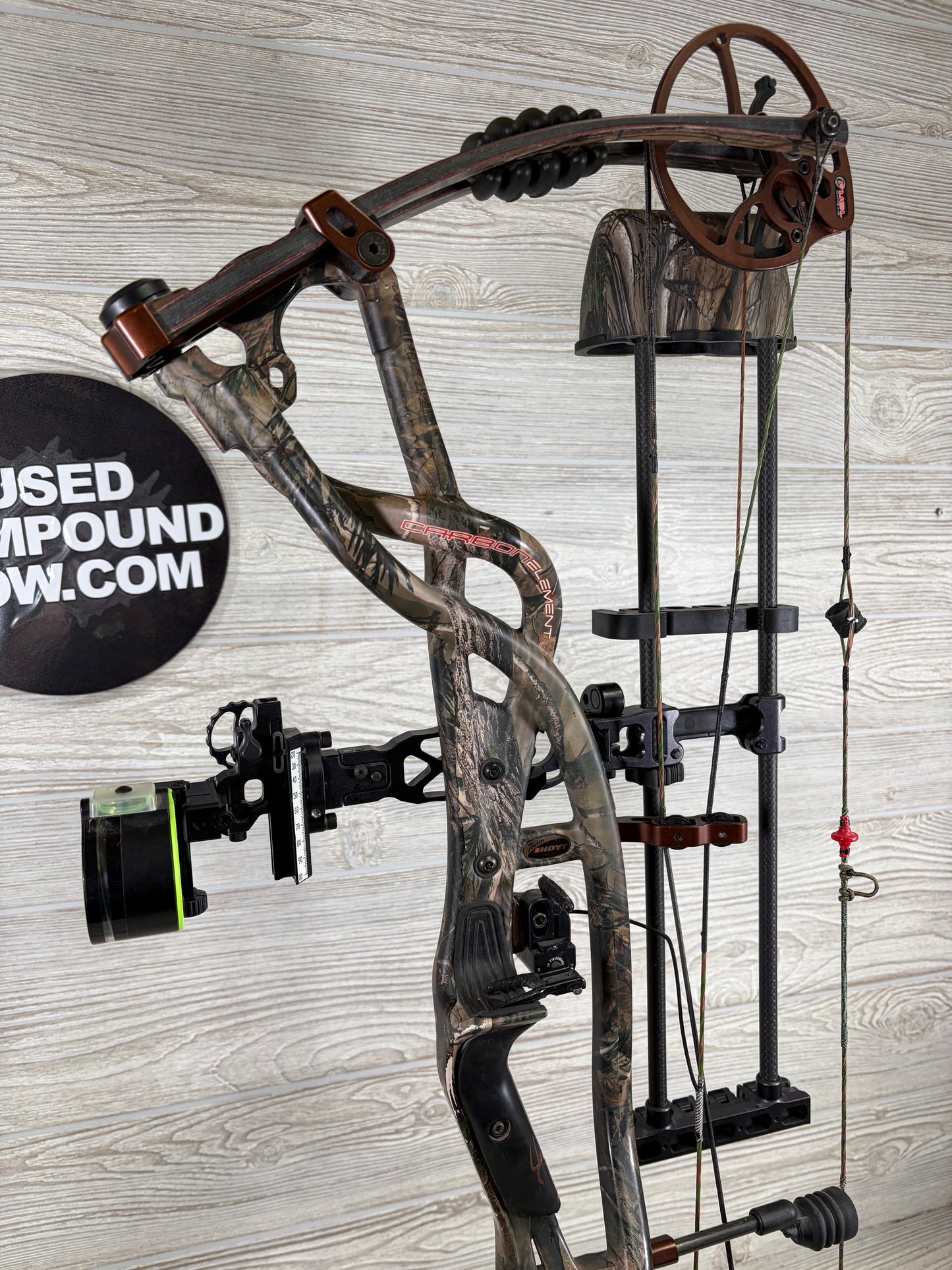 Used Hoyt Carbon Element Right Hand 29" 60lb. Package