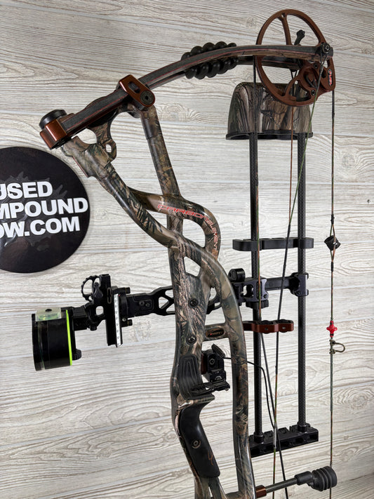 Used Hoyt Carbon Element Right Hand 29" 60lb. Package