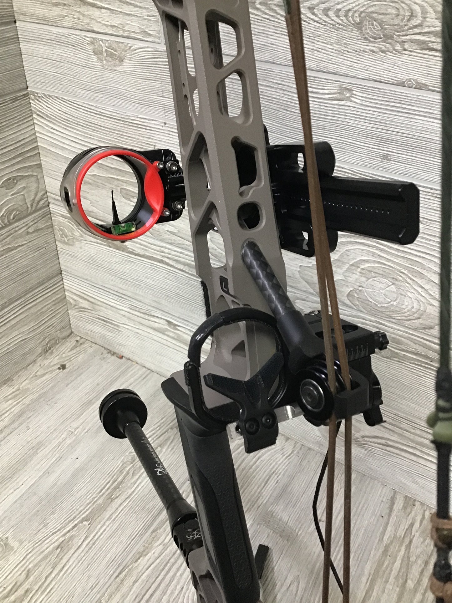 Mathews Lift 29.5 Right Handed Granite Bow Package