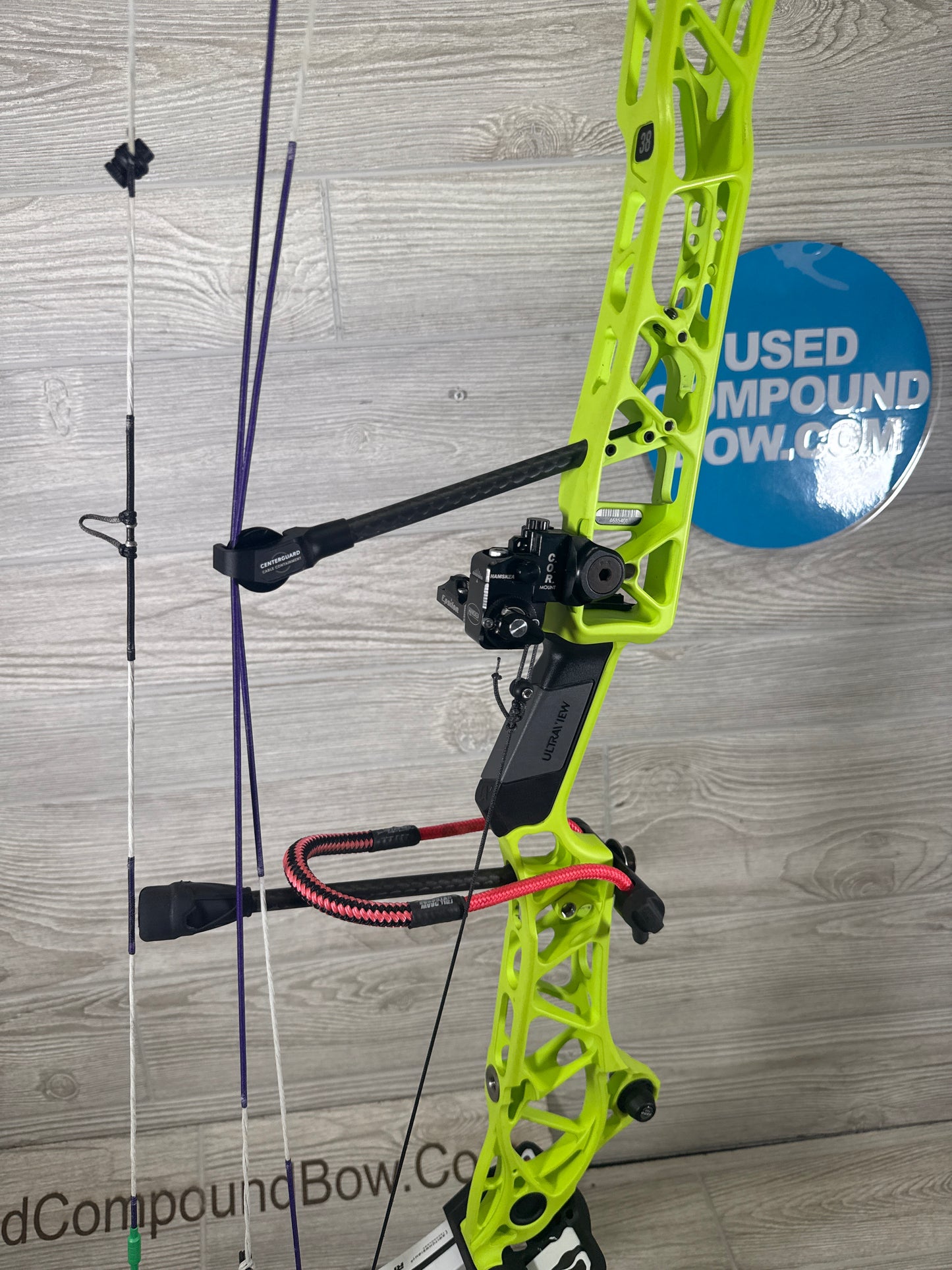 Mathews Title 38 GEN 1 Right Handed Electric Green White limbs