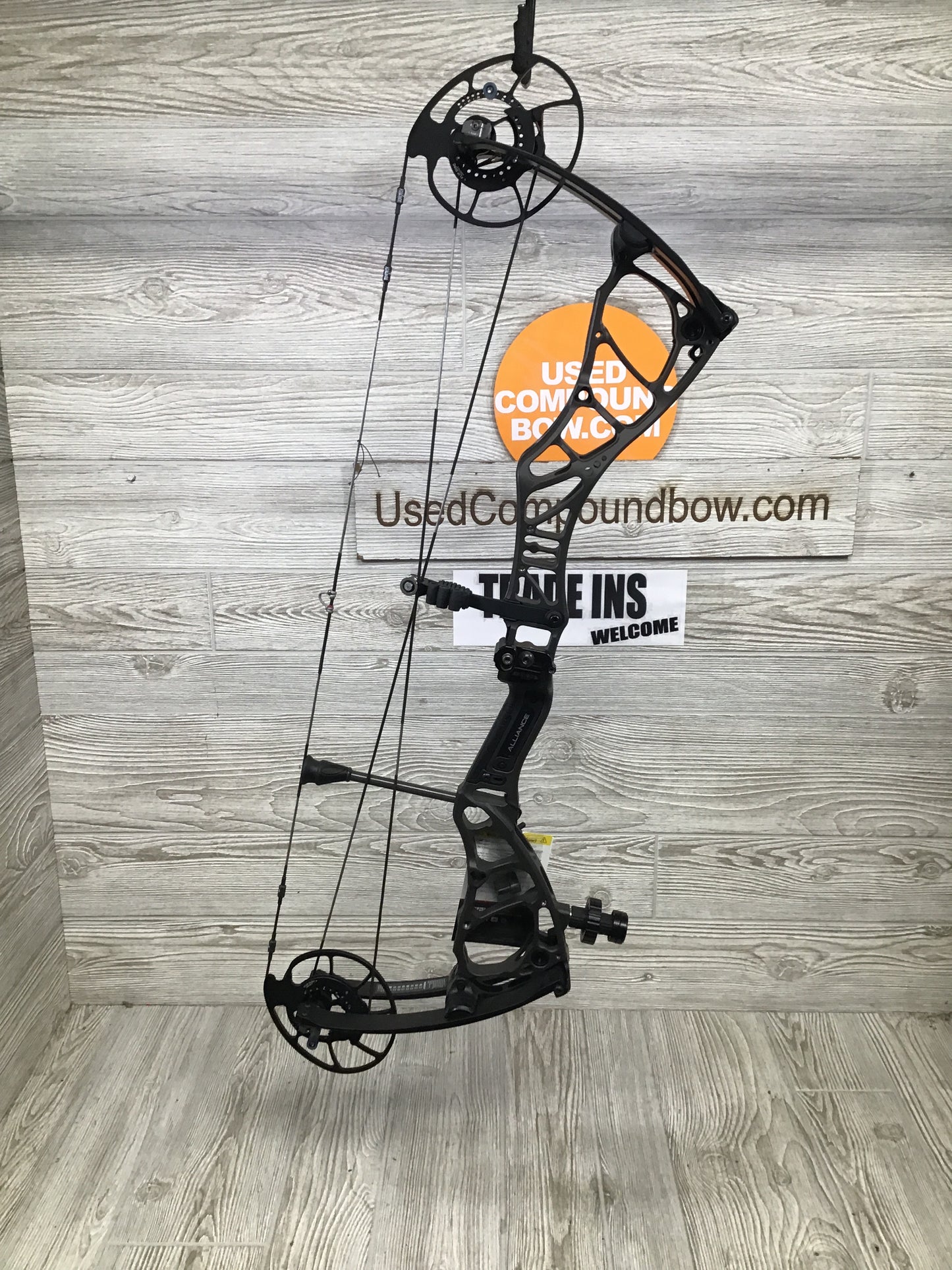 Used Bowtech Alliance 30.5 Right Handed 60-70# Stealth Gray