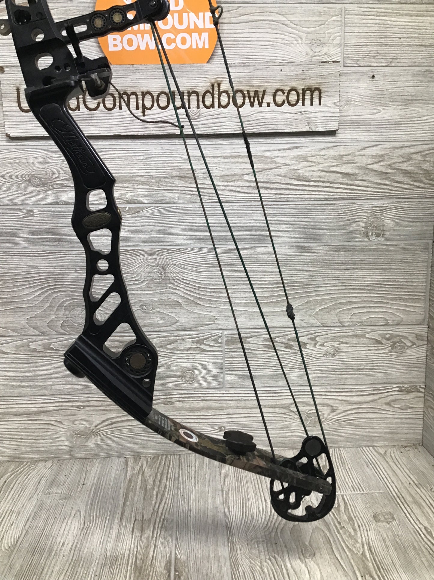 Used Mathews Apex 7 Right Handed Package 50-60# black riser/Realtree limbs