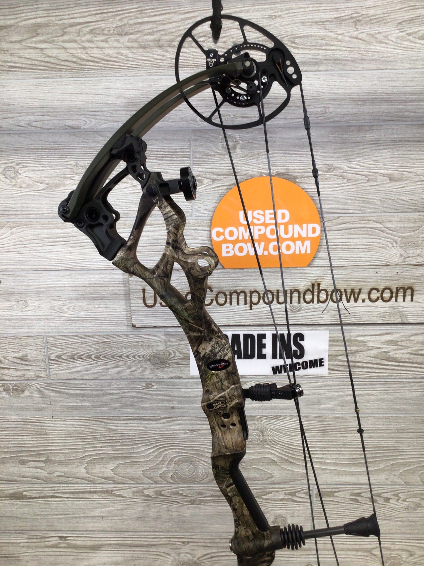 Bowtech Carbon One X 60-70# Right Hand Mossy Oak riser/ OD green limbs