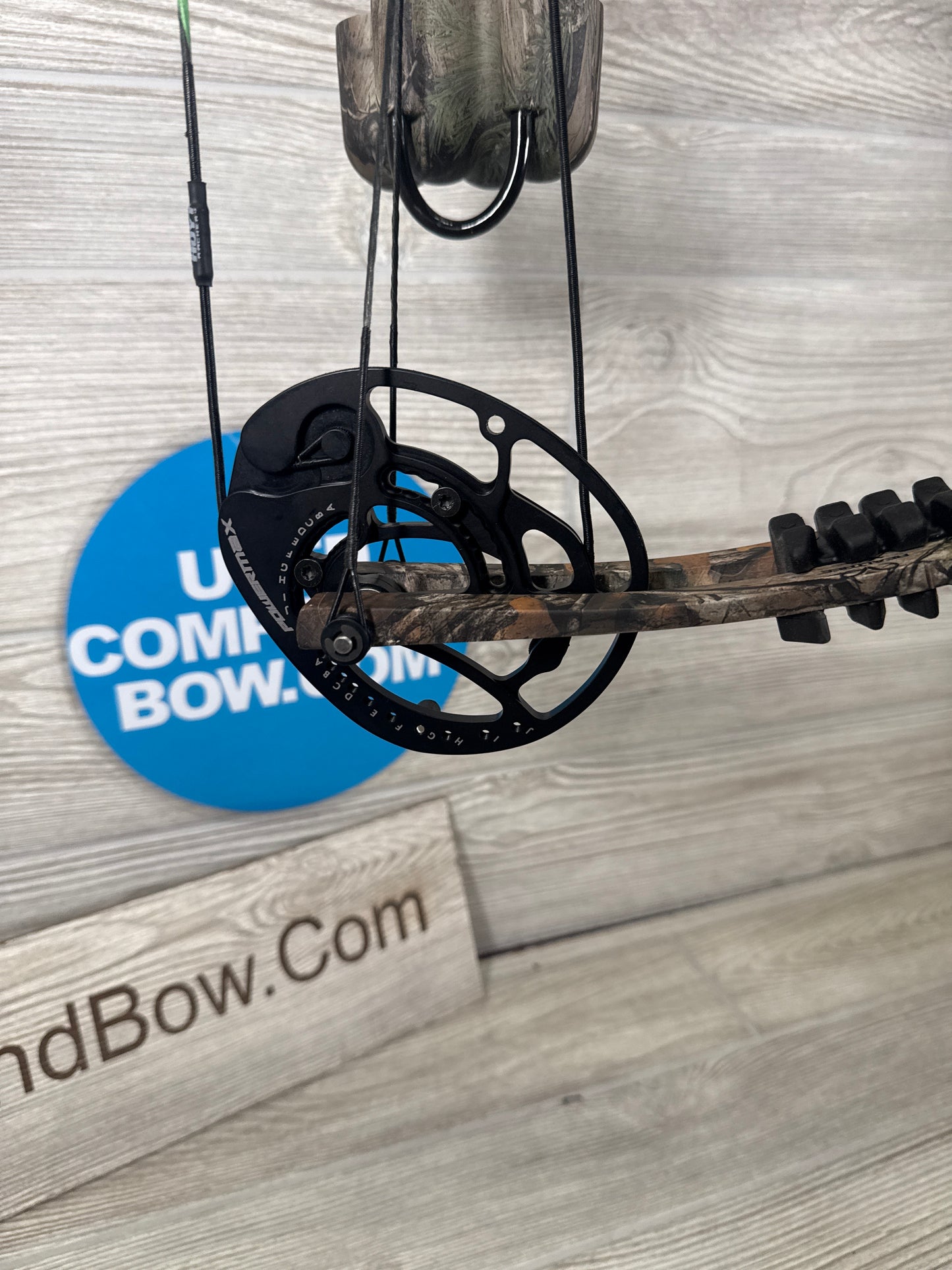 Used Hoyt Powermax RH Realtree Bow Package
