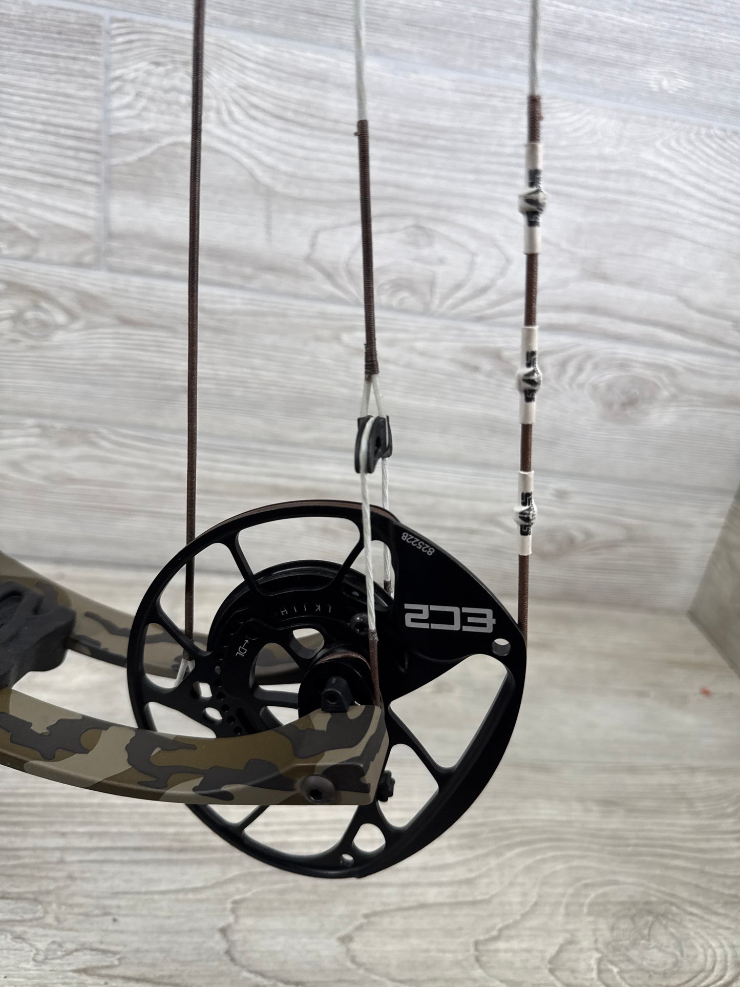 Used PSE Mach 33 DS ec2 25.5-31" 60-70lb Right Hand Black riser mossy oak limbs