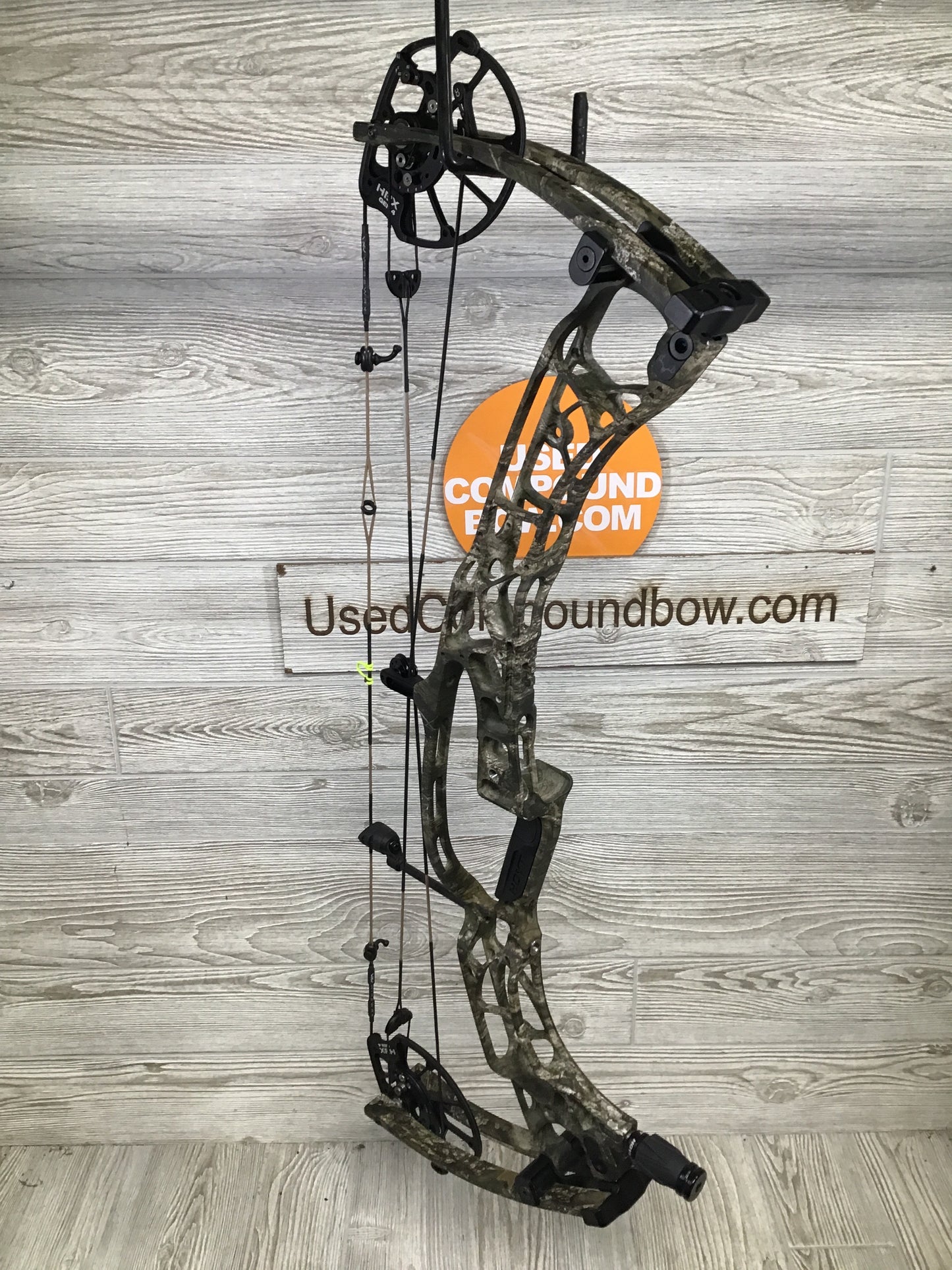 Used Hoyt Alpha AX-2 32 RH Realtree APX 70