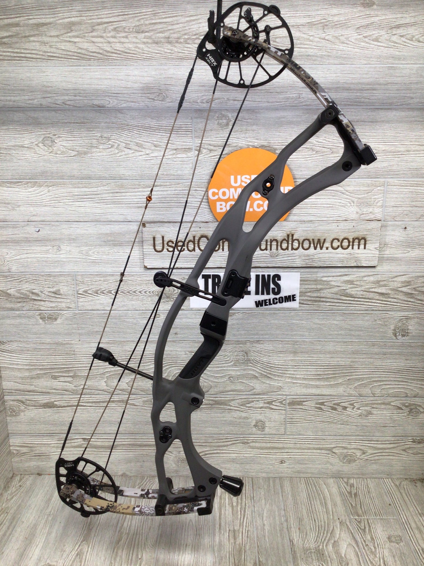 Hoyt RX-8 Right Handed Custom 40-50 lb Tombstone Riser - Elevated 2 Limbs