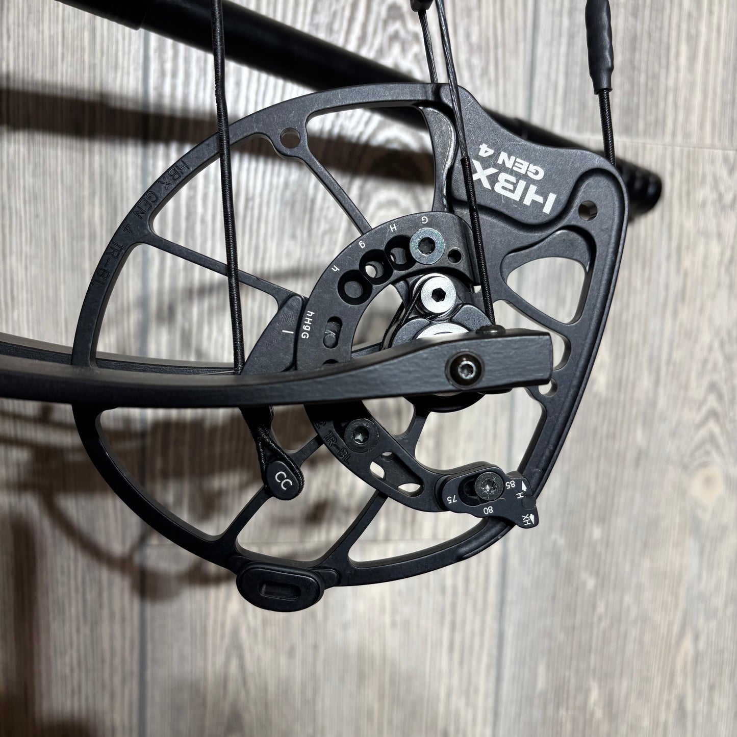 Used Hoyt Alpha AX-2 32 LH 50lb Black with Accessories + Gas String Set