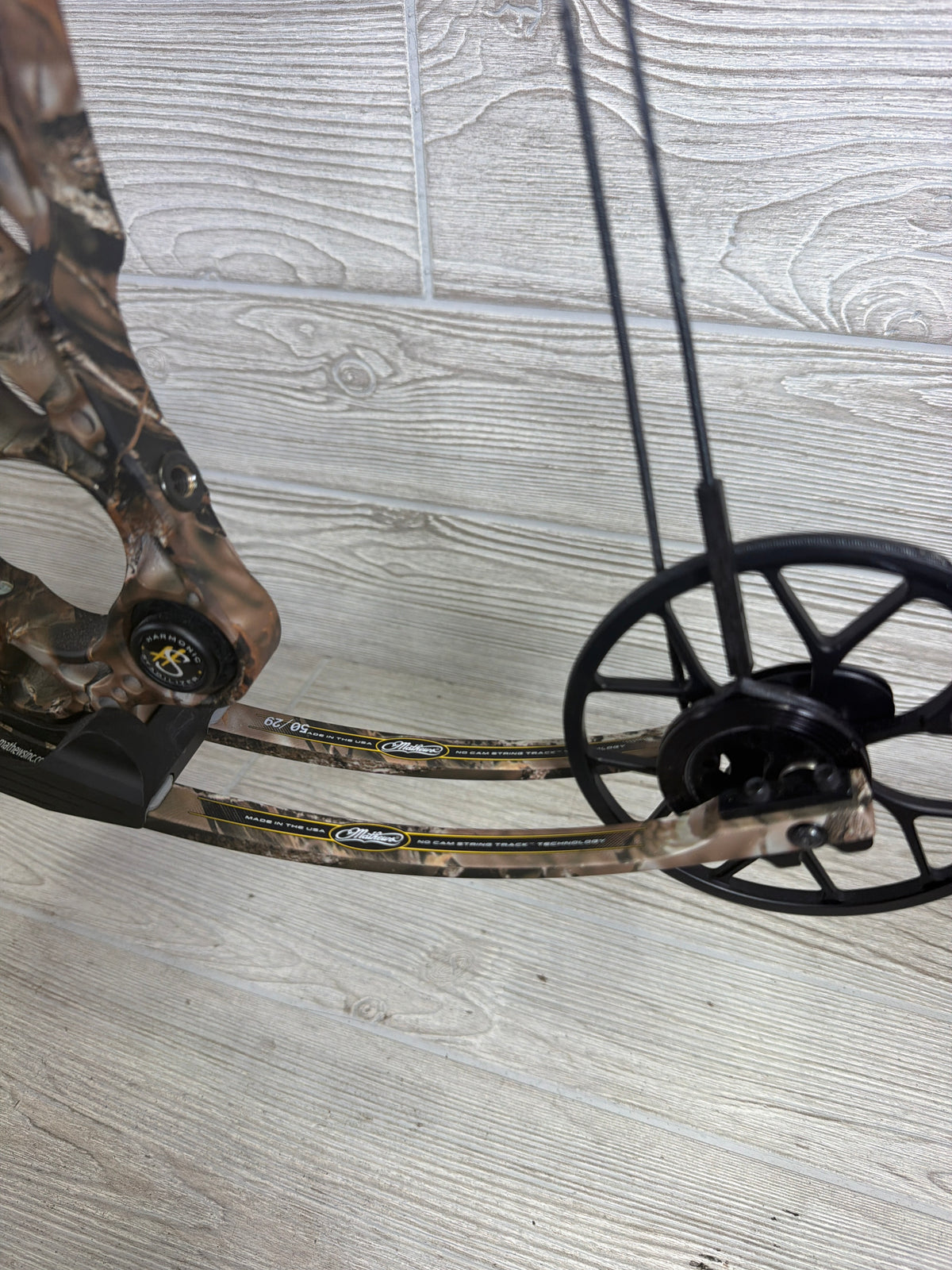 Used Mathews No Cam HTR  RH 29" 50lbs Camo Riser/ Camo Limbs PKG