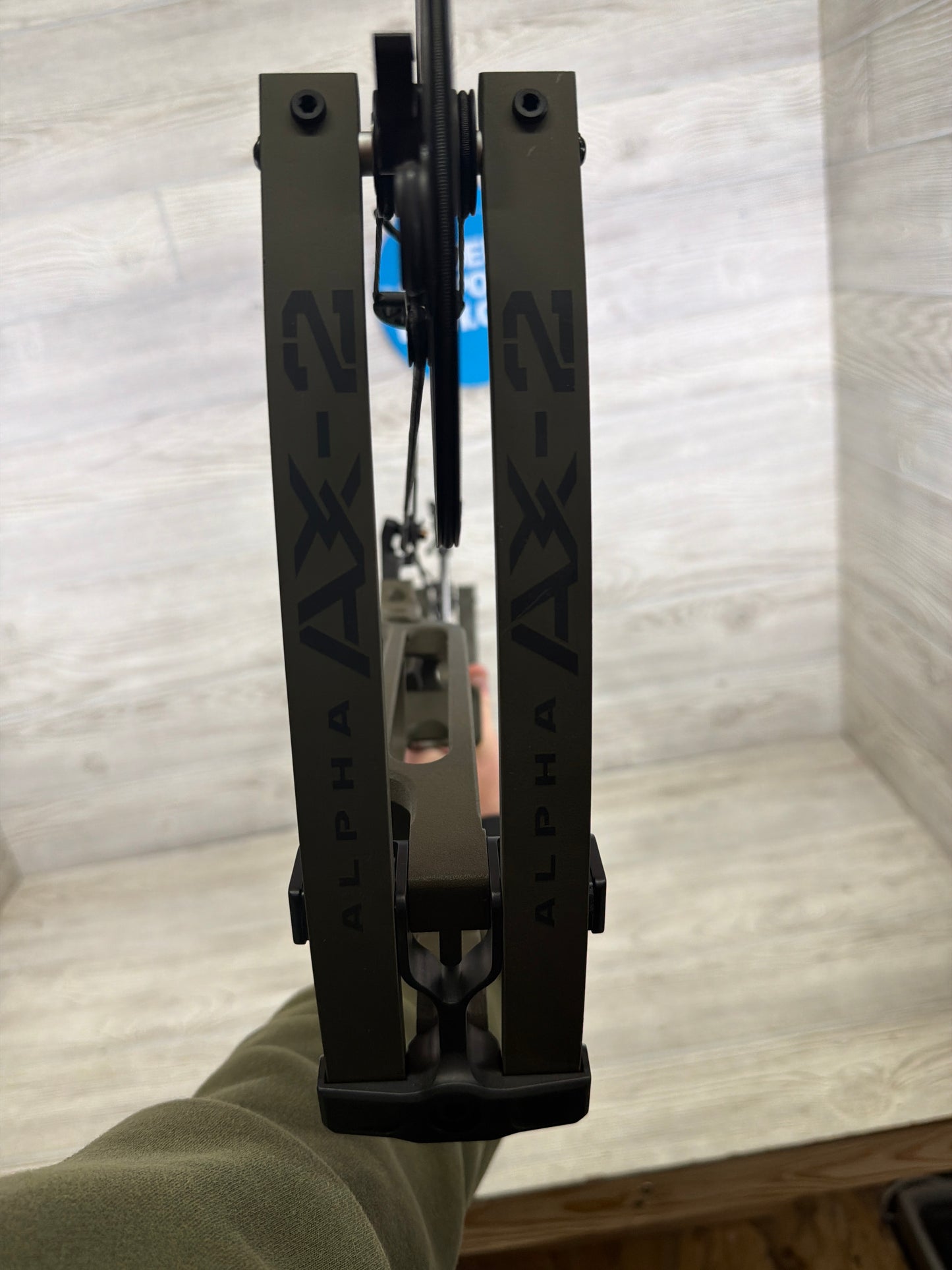 Hoyt AX-32 29" 70lb Right Hand Wilderness Bow