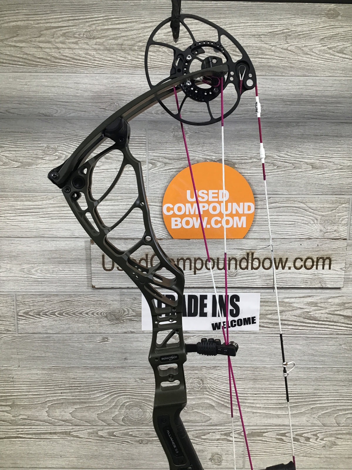 Used Bowtech Alliance 33 Right Handed 65-75# Green