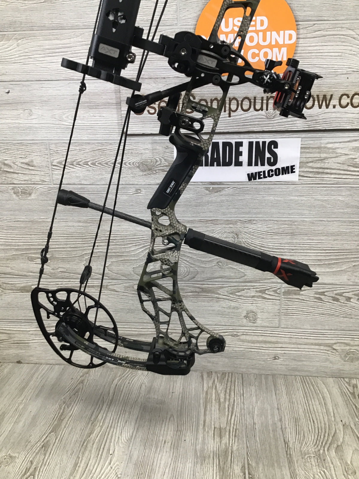 Used Mathews Lift X 29.5 Kuiu Right Hand 27.5/70# package