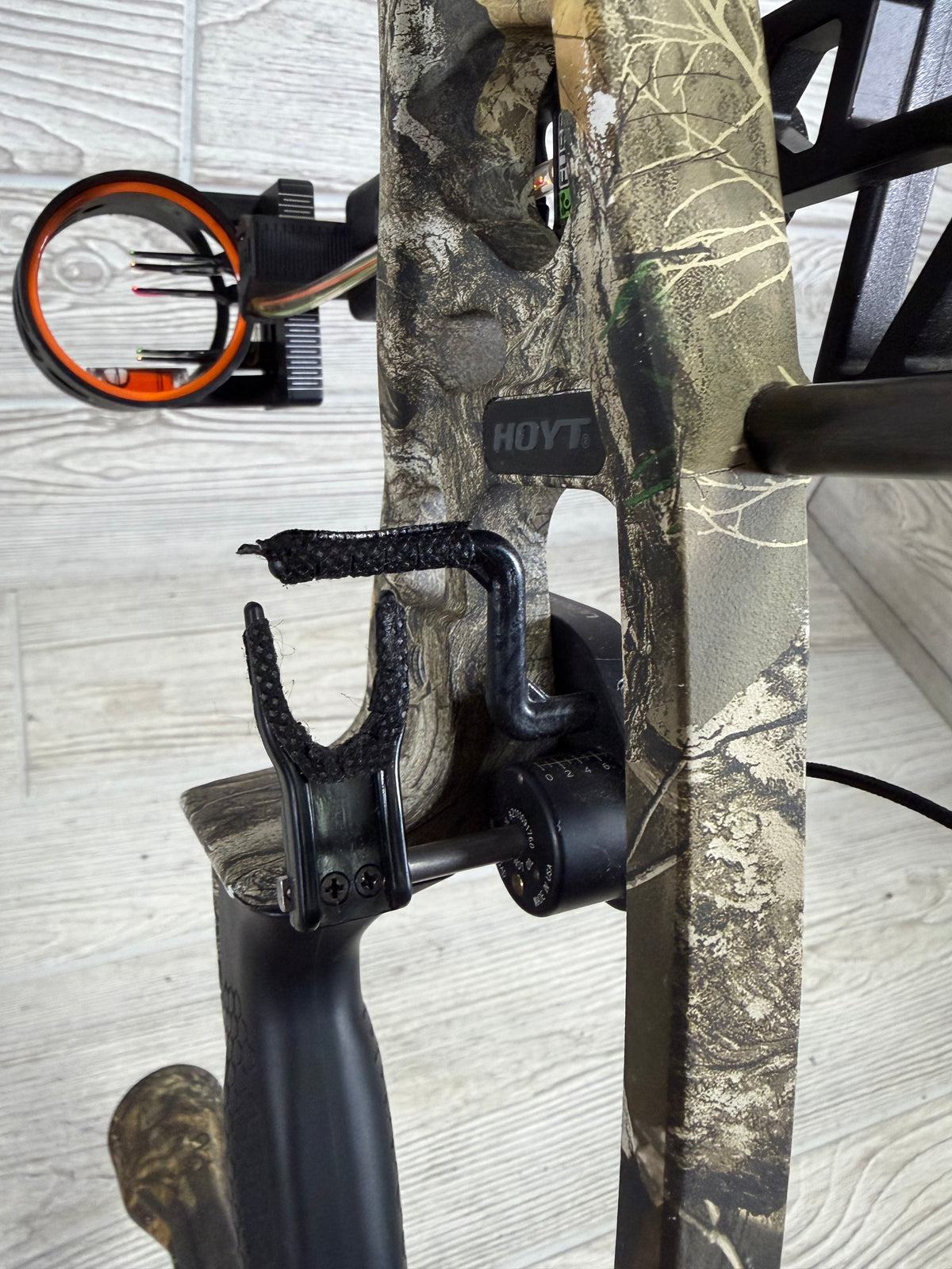 Used Hoyt Torrex Package RH Camo 50-60lbs 26-30" Draw