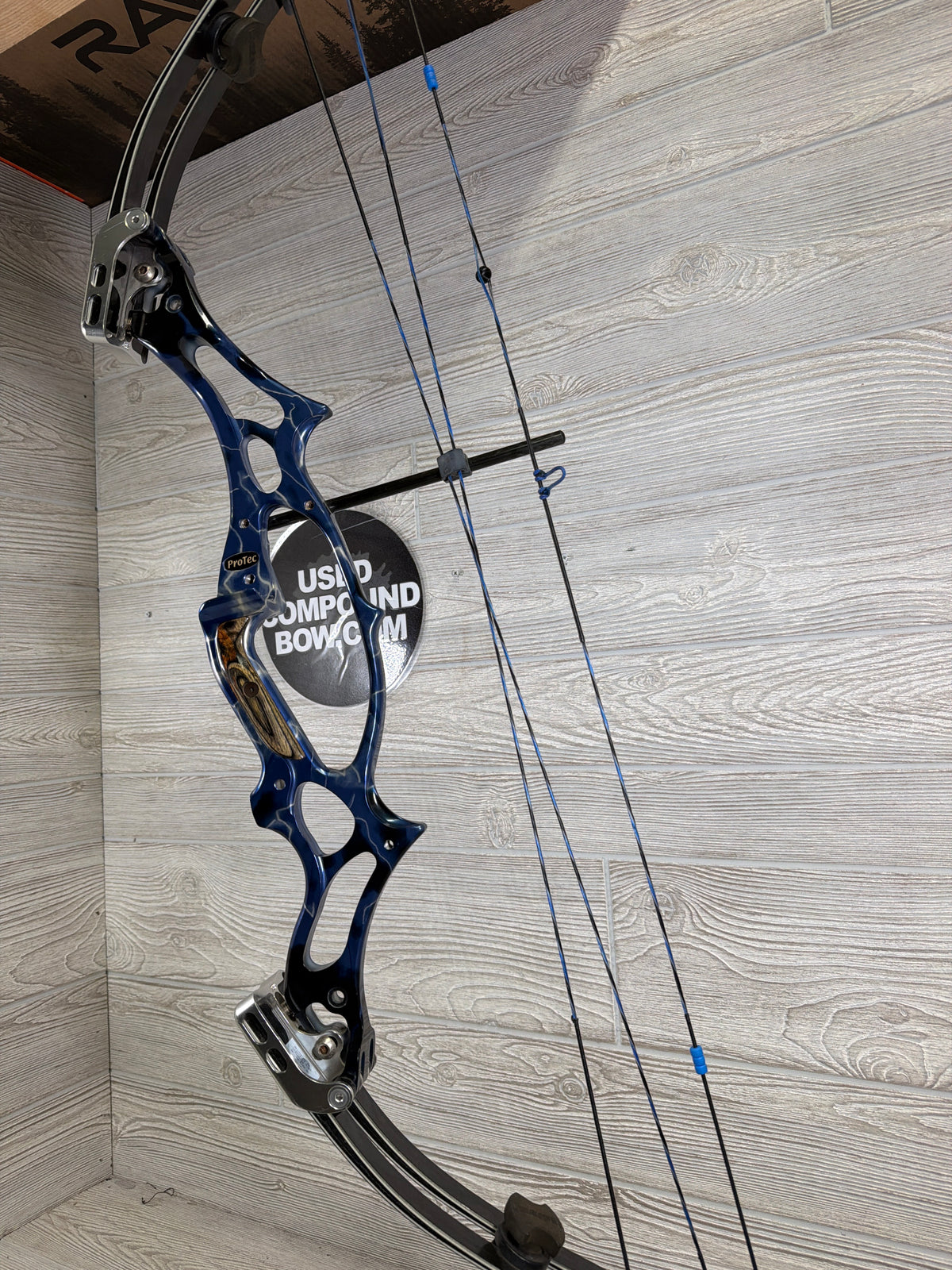 Used Hoyt Pro Tech Vintage Target Bow Blue Lightning Right Hand 60-70# 27.5-30" 65% Let-off