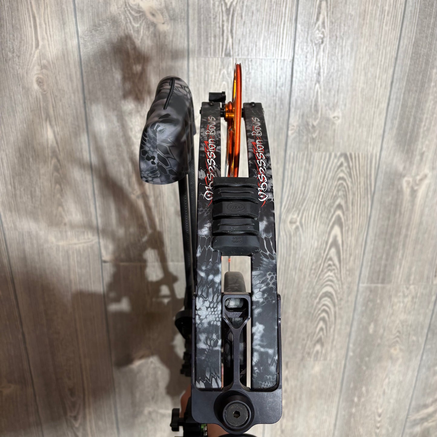 Used Obsession Def-Con 6 RH 28" 70lb Bow Package
