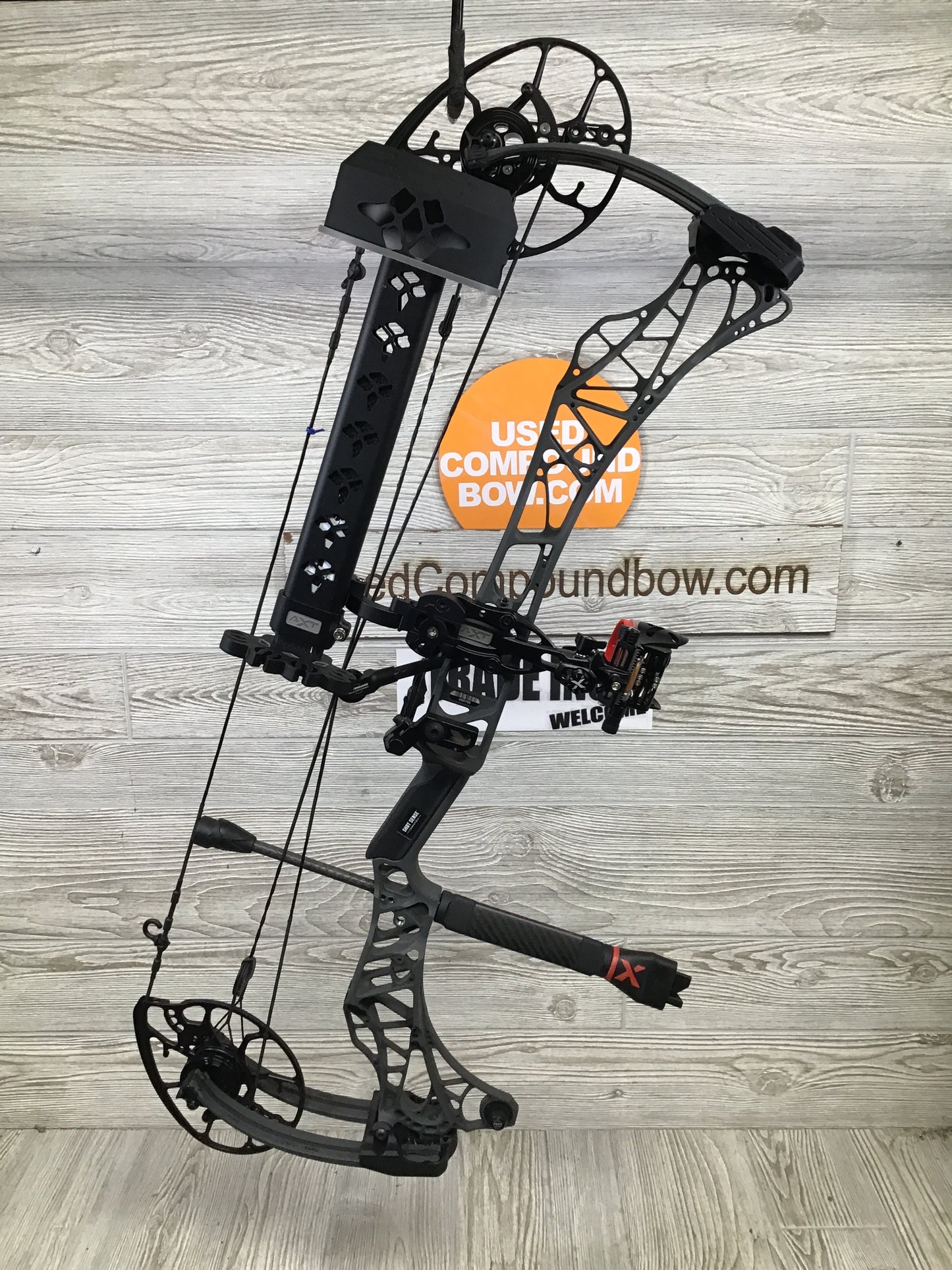 Used Mathews Lift X 29.5 Right Hand Shale 28.5/70 Package