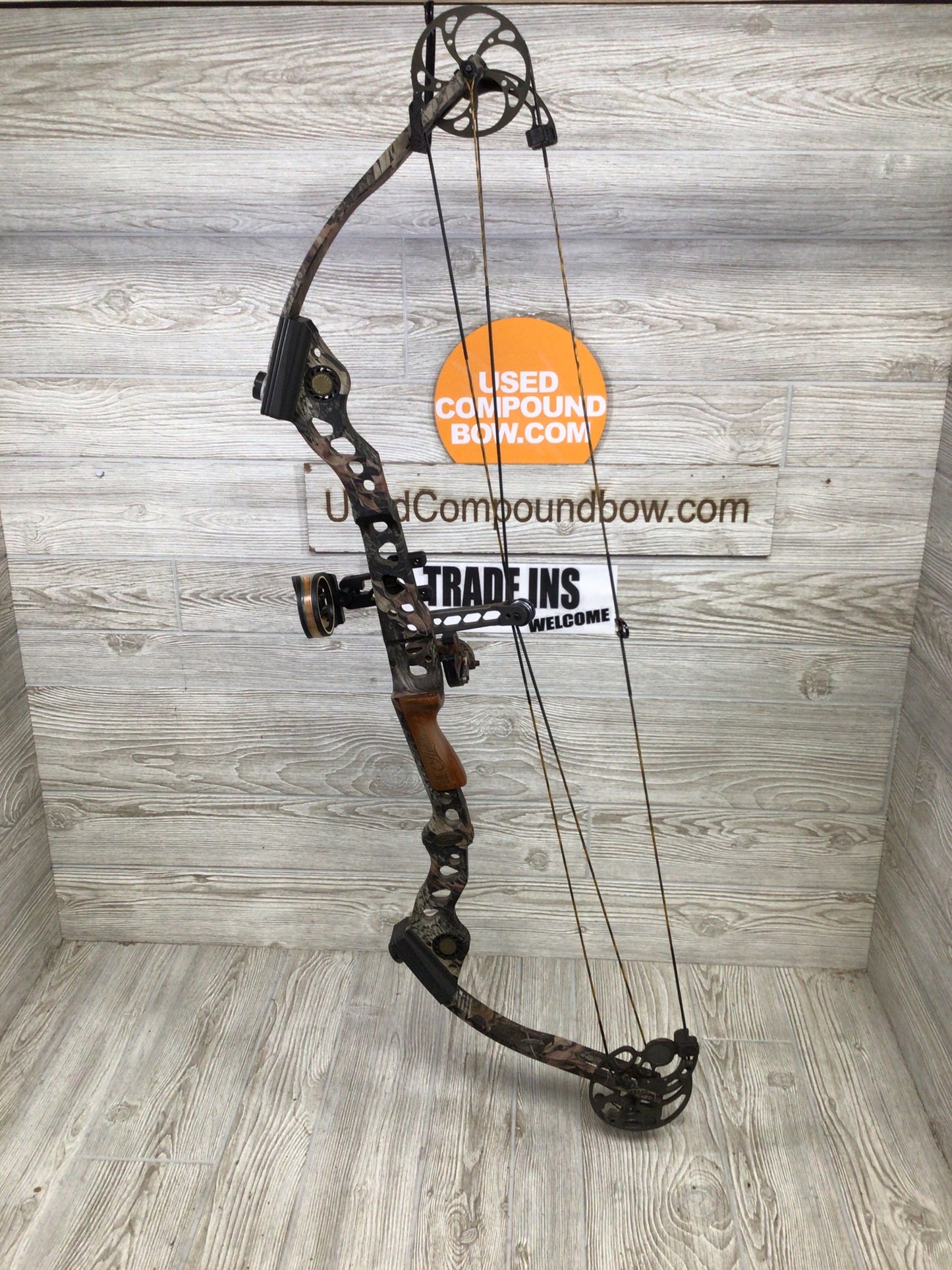 Used Mathews Ovation Right Handed 60-70# 30" package