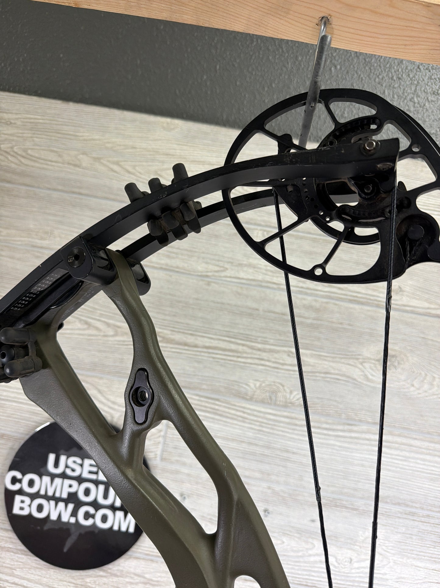 Used Hoyt RX-7 Right Hand 60-70# Wilderness 29"