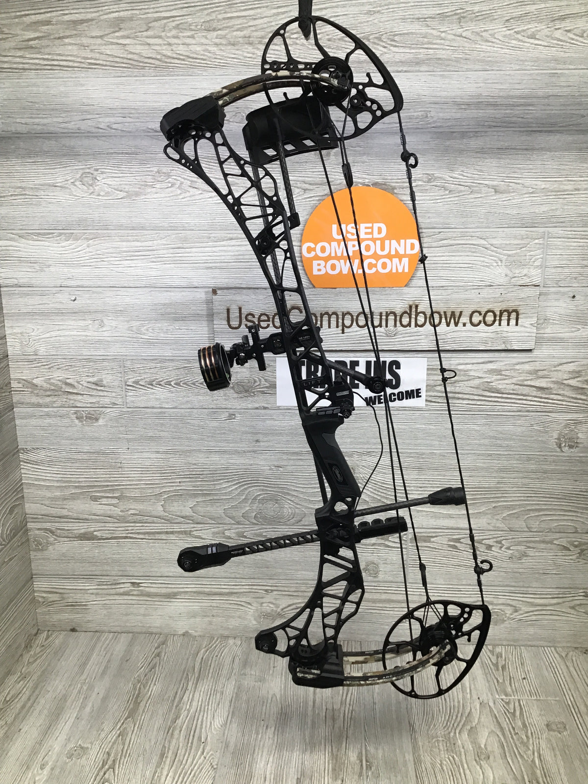 Used Mathews Lift X 29.5 Right Hand 29"/70# Black Riser/First Lite Limb Loaded pkg
