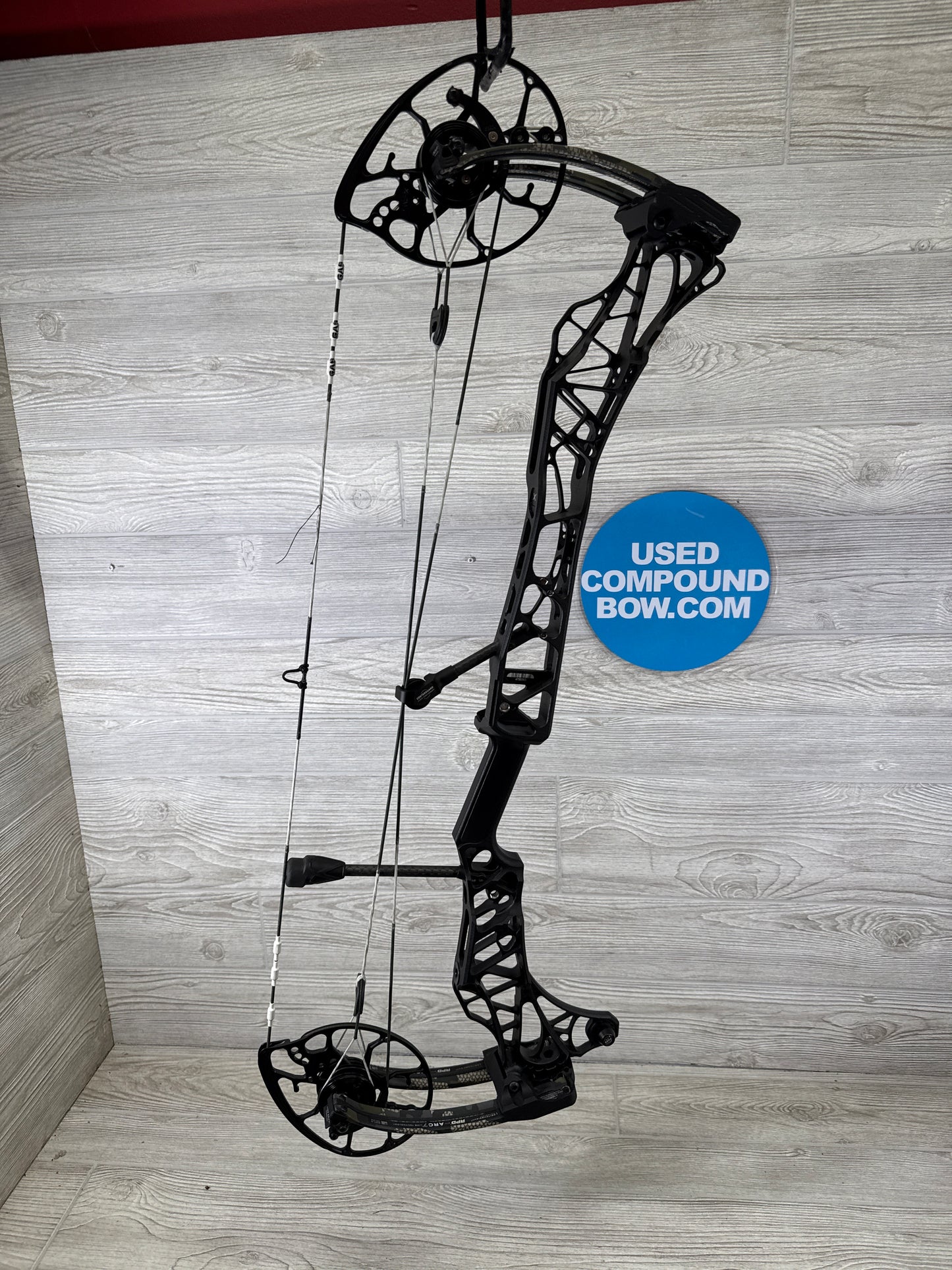 Used Mathews LIFT X 29.5 Black Riser with KUIU Limbs RH Bow