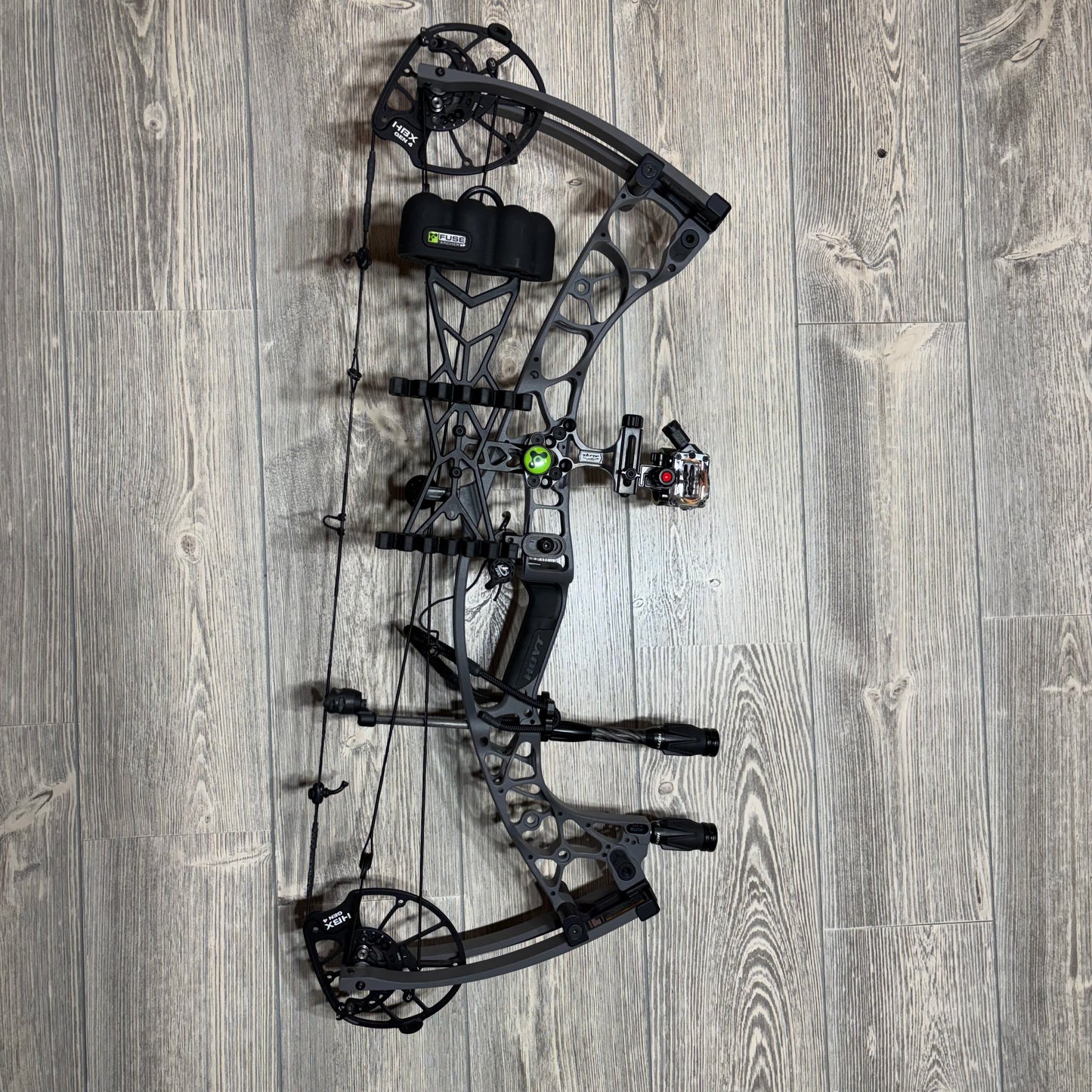 Used Hoyt Alpha AX-2 29 Tombstone RH 70lb Package