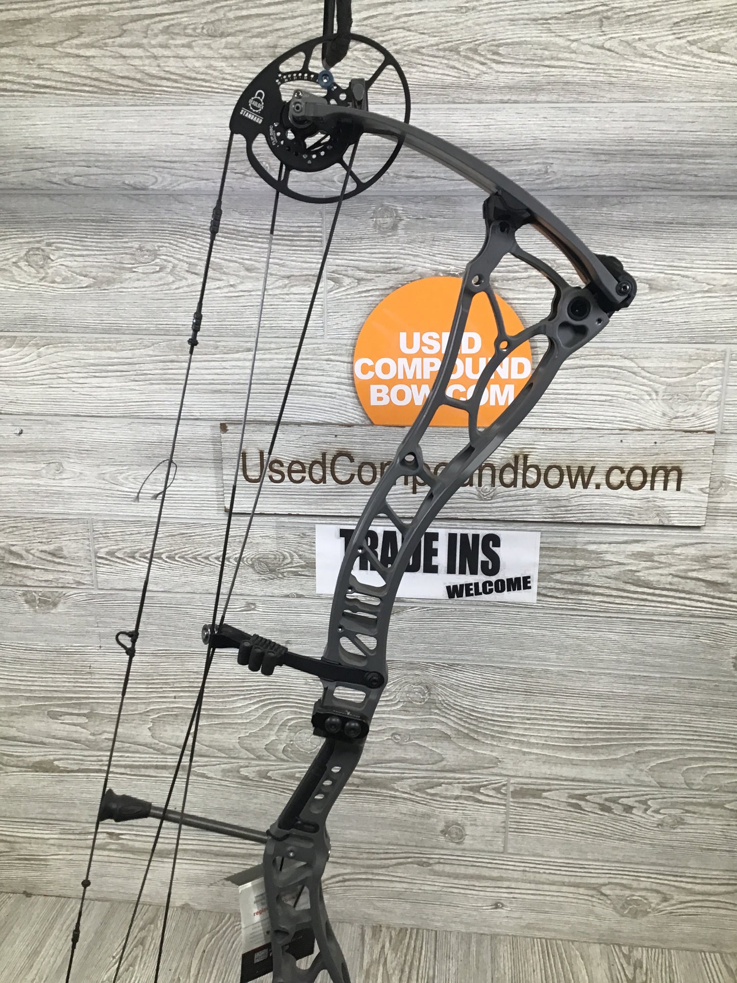 Bowtech Proven 34 Smoke Grey Medium Cam Right Handed 25-30" 60-70lbs