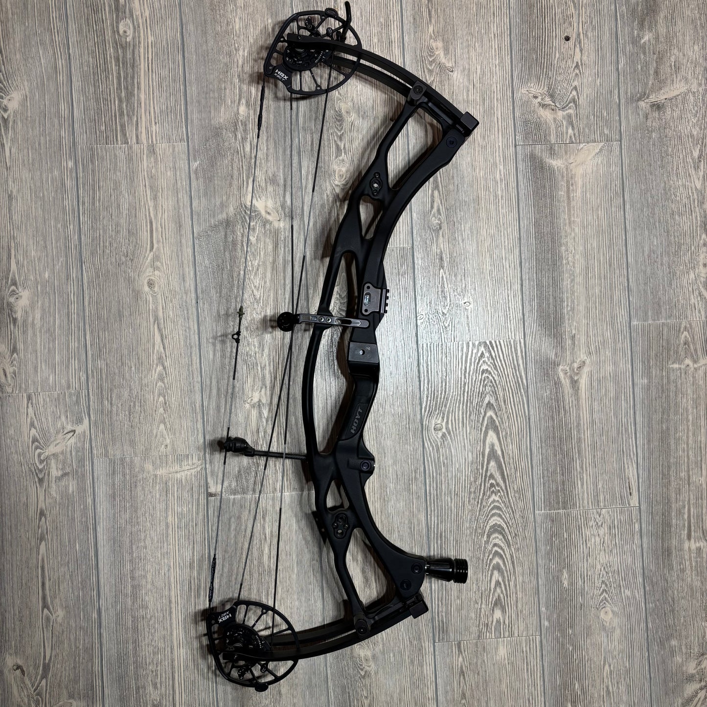 Used Hoyt RX-8 Ultra Black RH 60-70#