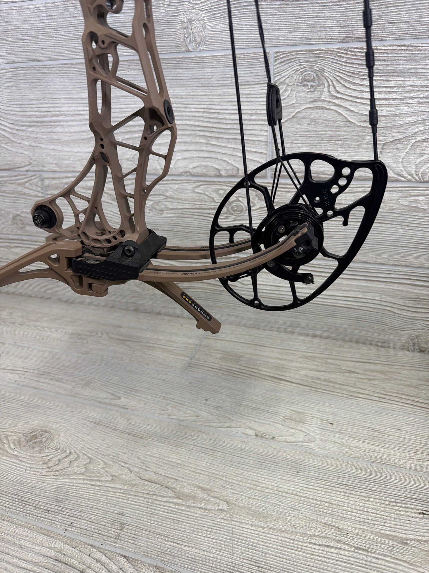 Mathews Lift 29.5 Left Handed Earth, Limb Legs exo Earth, And Mathews Axcel 5 pin sight
