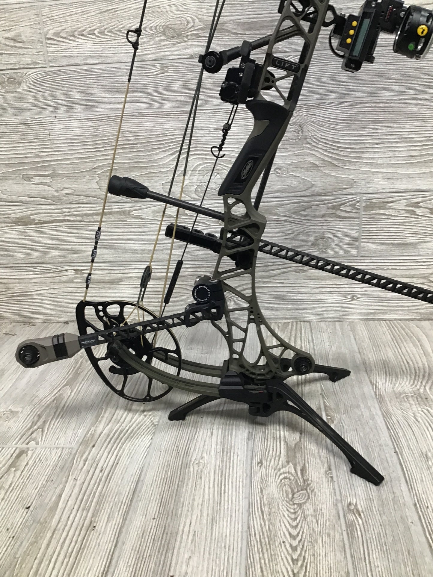 Used Mathews LIFT X 29.5 Left Hand Green Ambush LOADED package