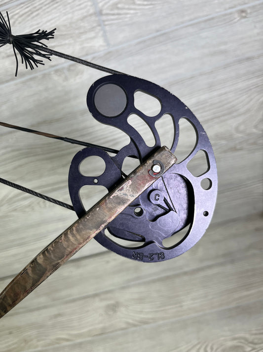 Used Mathews SQ2 Right Handed 29" 70lb Realtree PKG