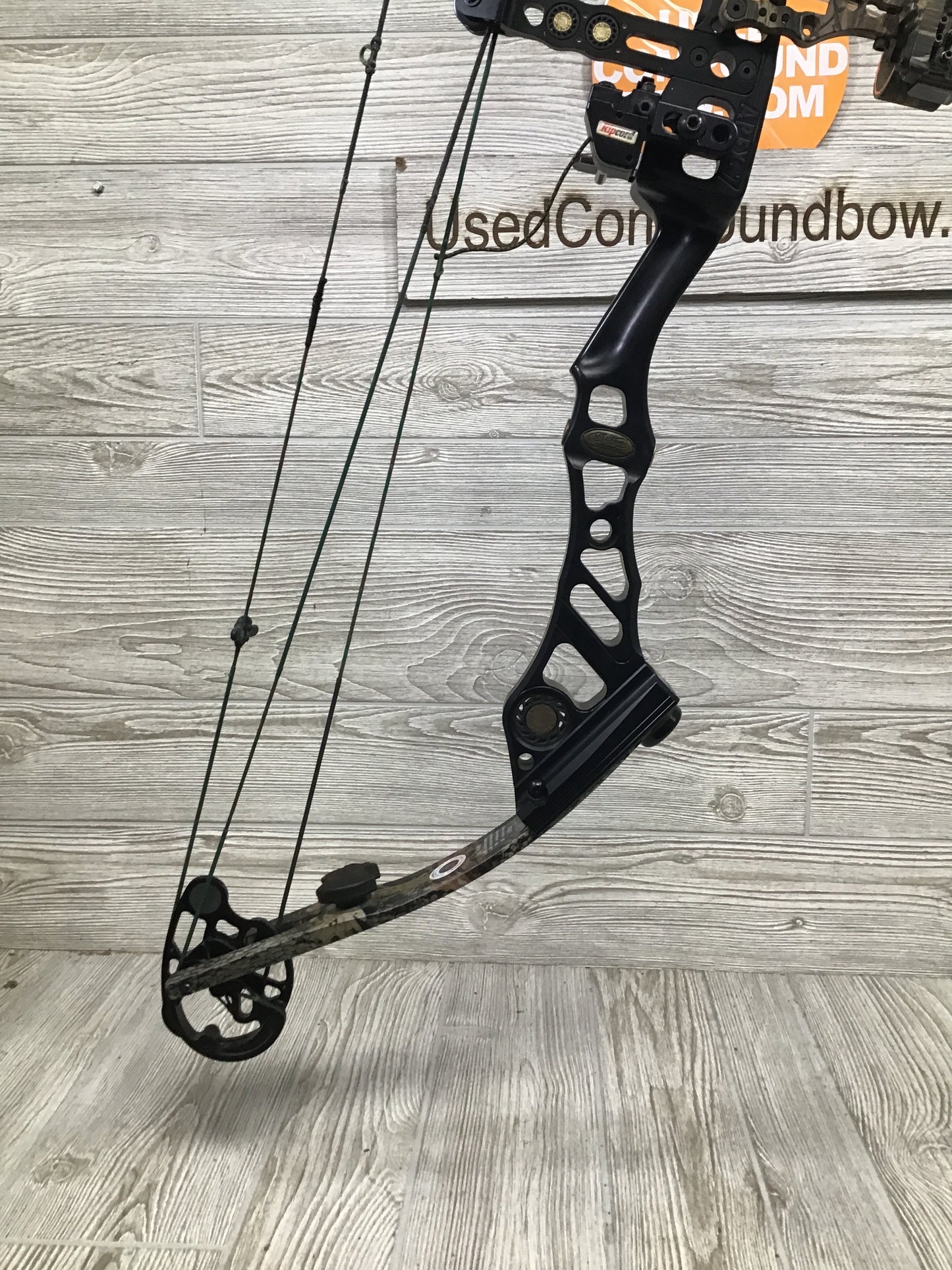 Used Mathews Apex 7 Right Handed Package 50-60# black riser/Realtree limbs