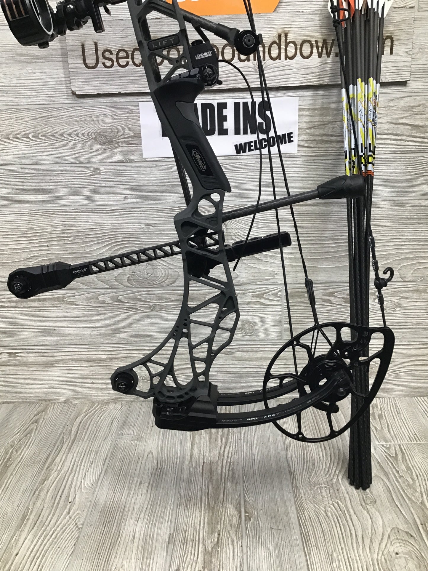 Used Mathews Lift X 29.5 Right Hand Shale Riser/Black Limbs 28/70 LOADED Package