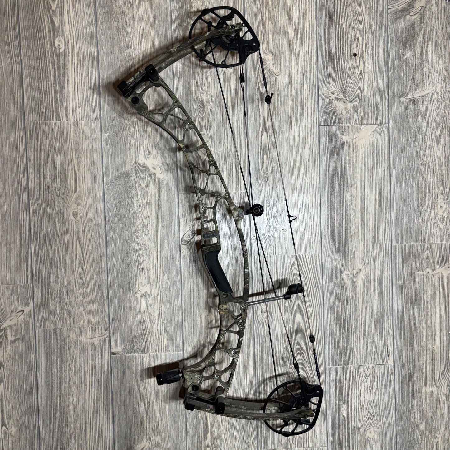 Used Hoyt Alpha AX-2 32 RH Realtree APX 70lbs