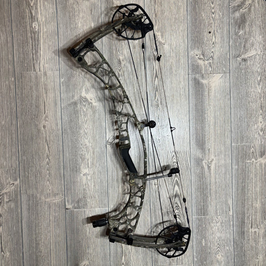 Used Hoyt Alpha AX-2 32 RH Realtree APX 70lbs