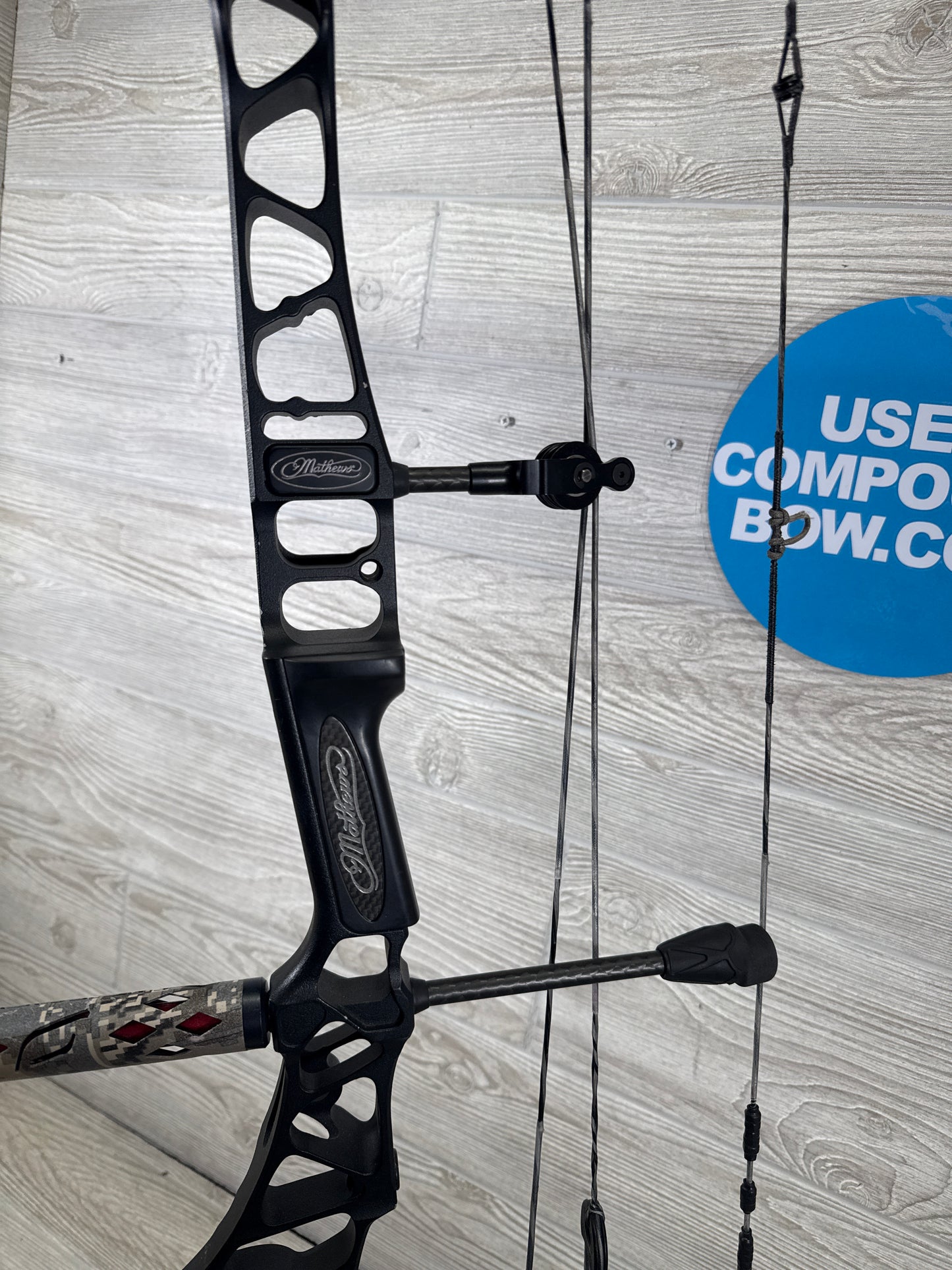 Used Mathews Halon 32 6 Black Riser Elevated II Limbs 30in 70#