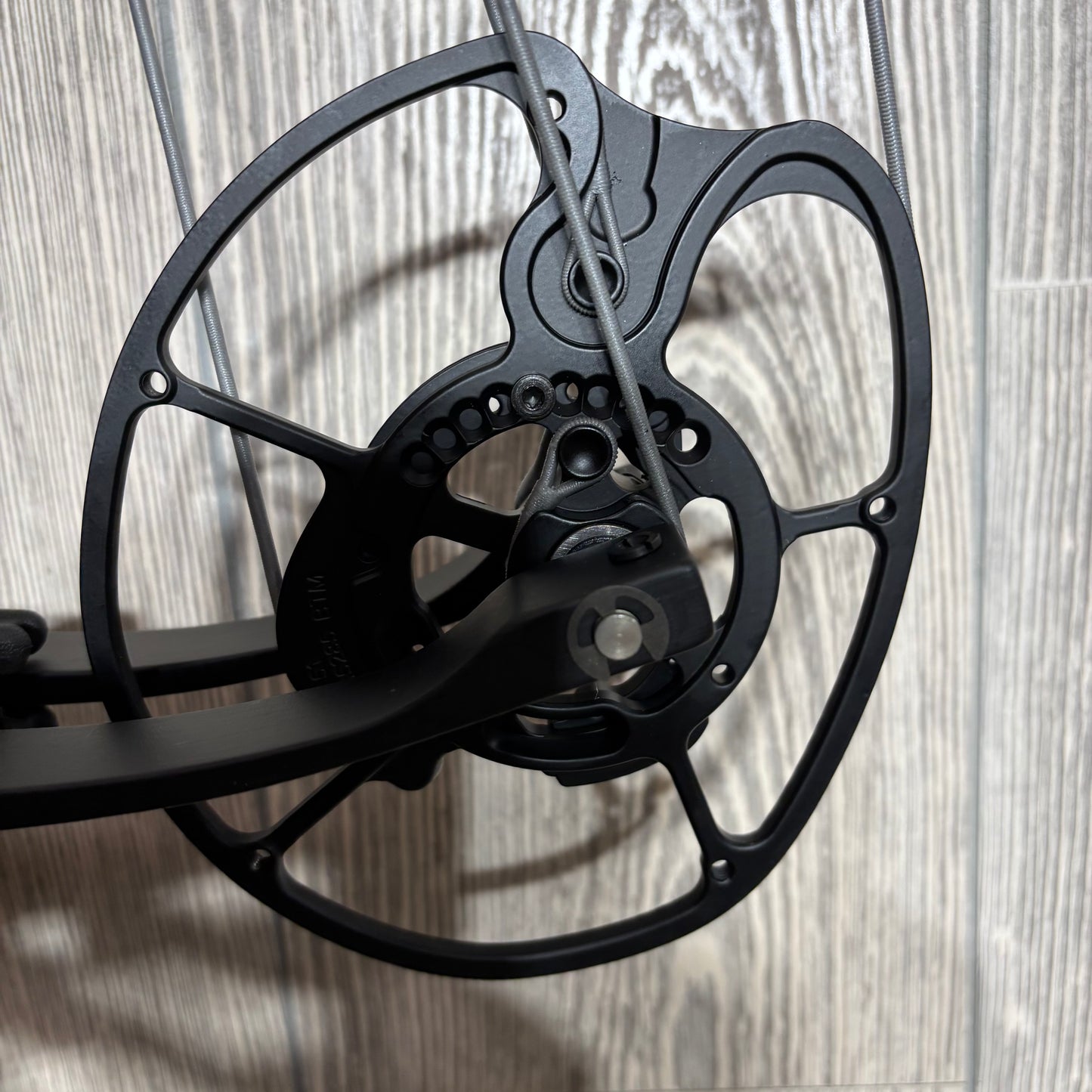 Elite Eon Black RH 70lbs