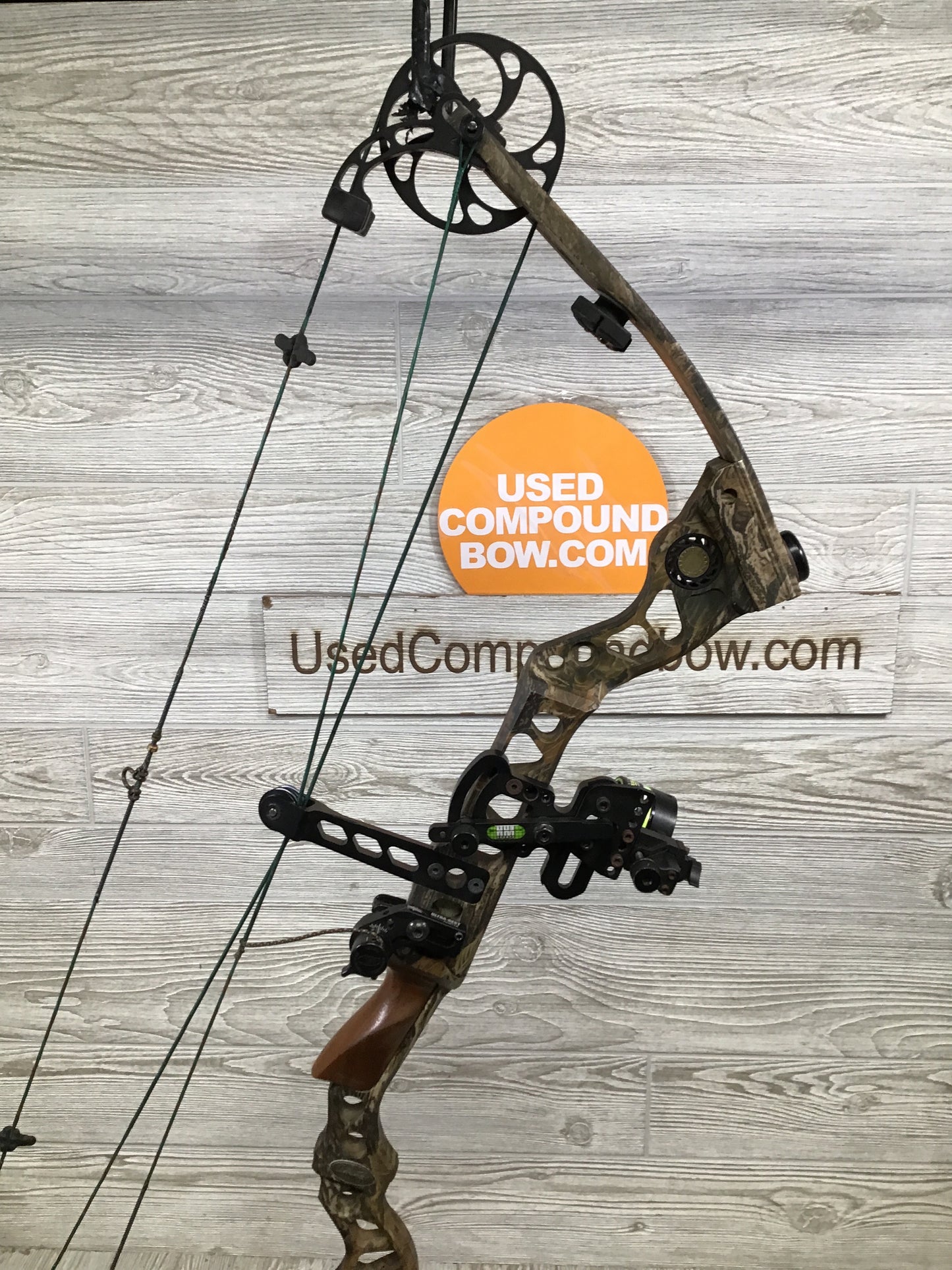 Used Mathews Legacy Right Handed 29" 70lb Package