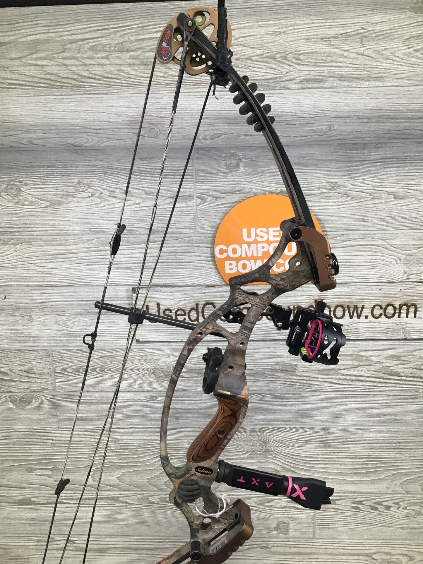 Hoyt Selena Left Handed package 22.5-25" 40-50# camo