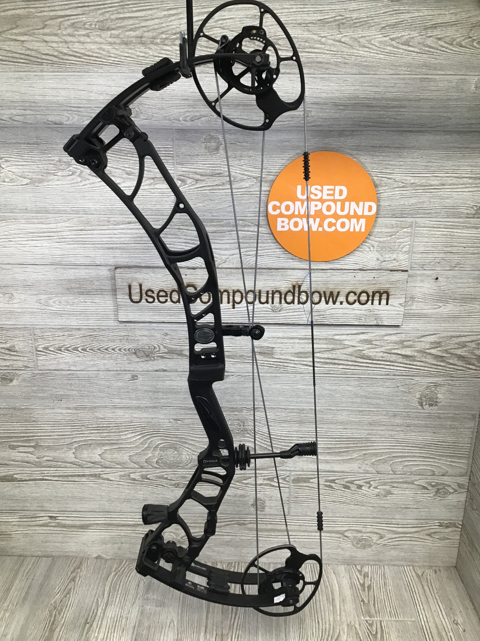 Elite Omnia RIght Hand 70# Black