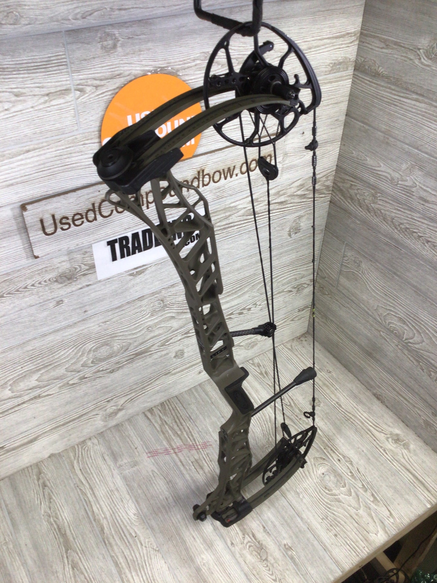 Used Mathews Lift 33 RH Ambush Green 28.5/70#