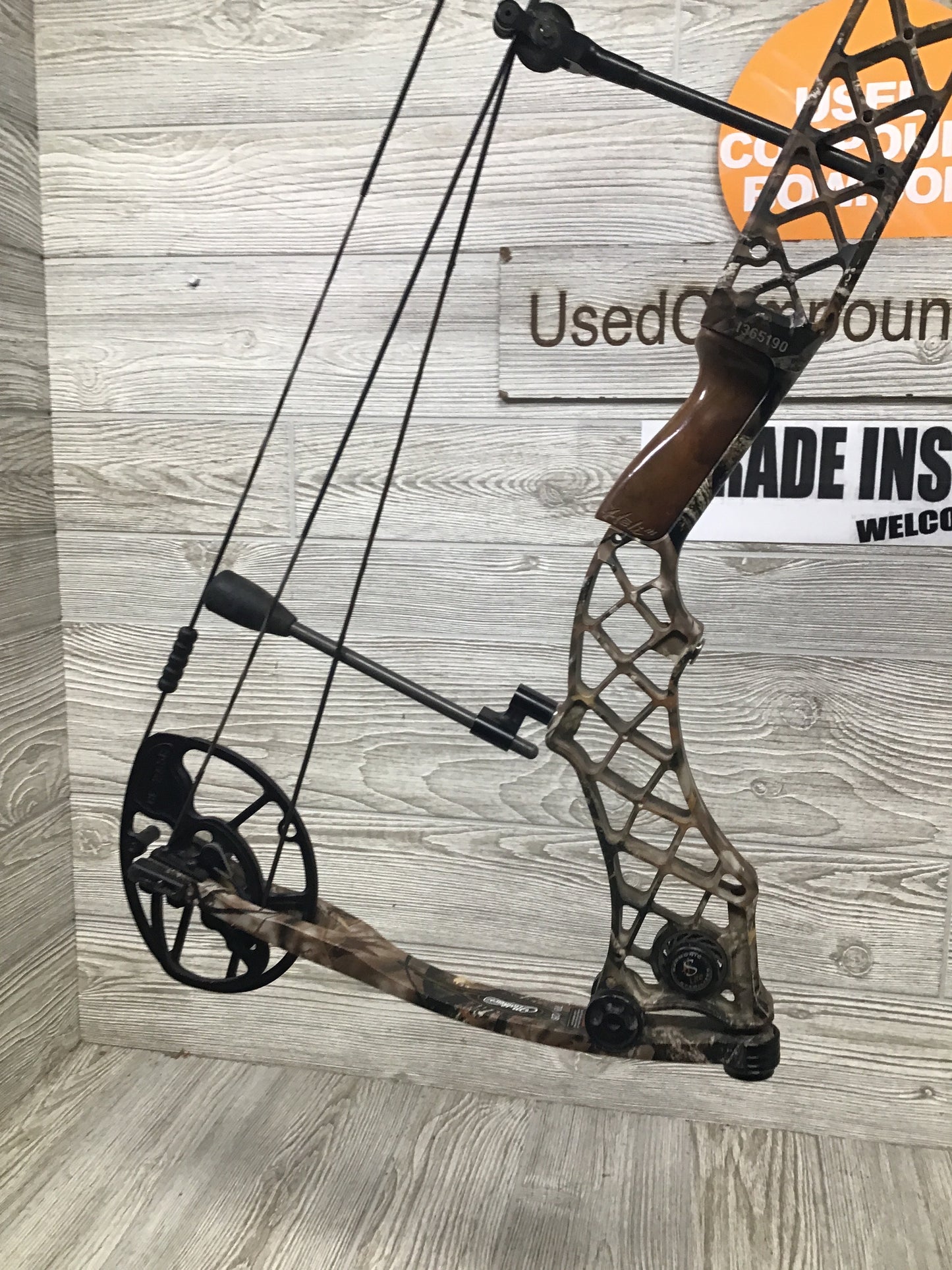 Used Mathews Heli-M 27.5/70# Right Handed (new Strings)