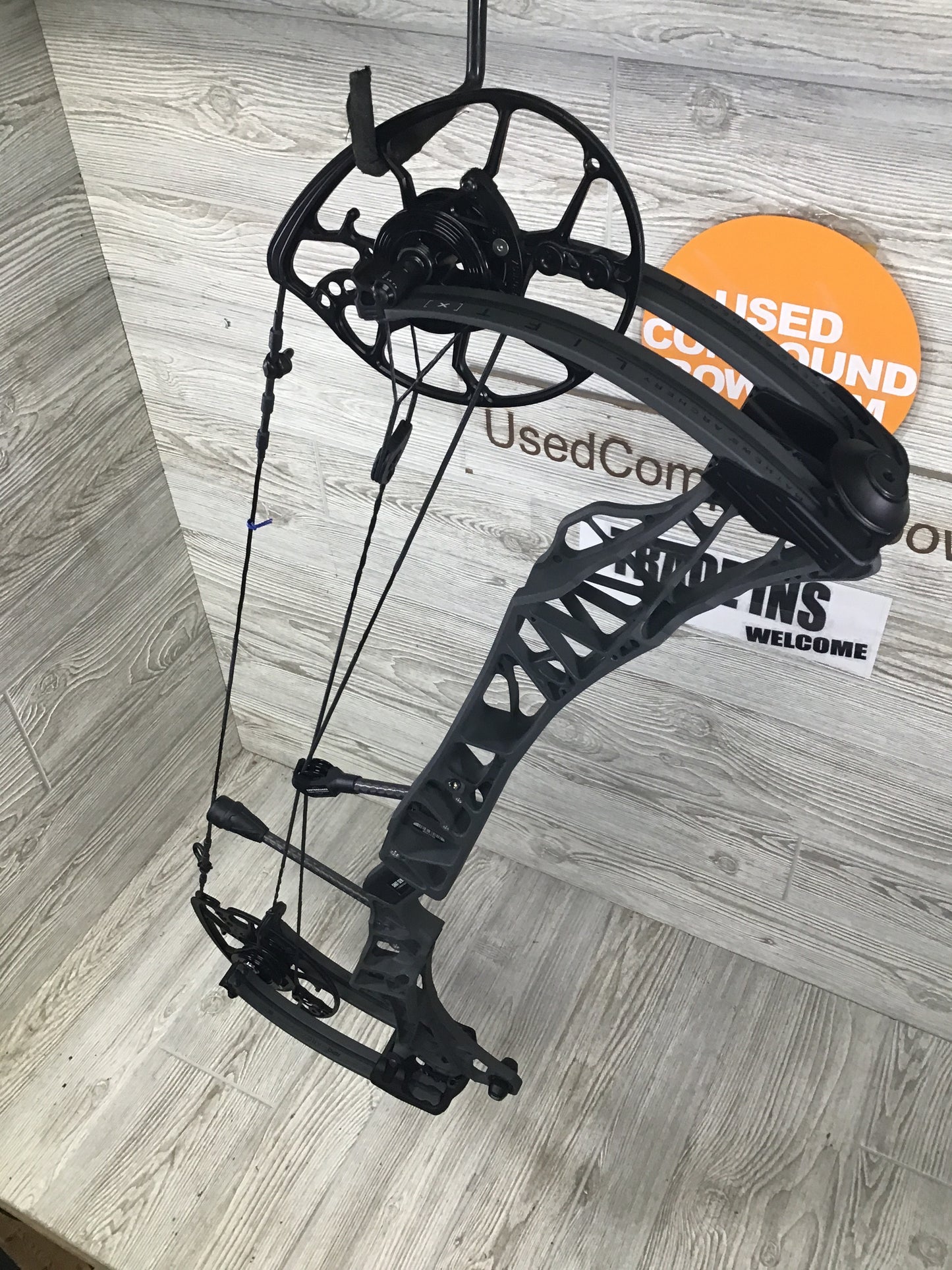 Used Mathews Lift X 29.5 Right Hand Shale 28.5/70