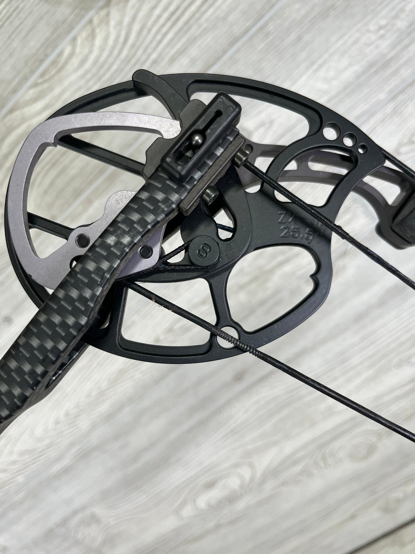 Used Mathews Z7 Xtreme TACTICAL 25.5" 70lb RH Bow Pkg