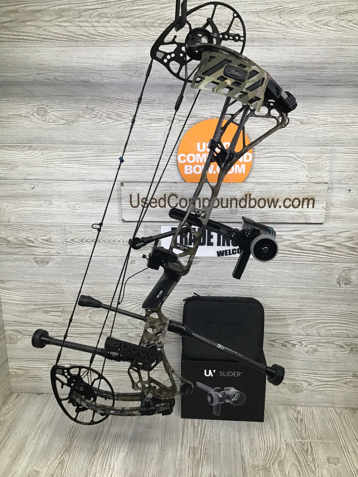 Used Mathews Arc 30 RH Mossy Oak Bottomlands LOADED Package 29/70#