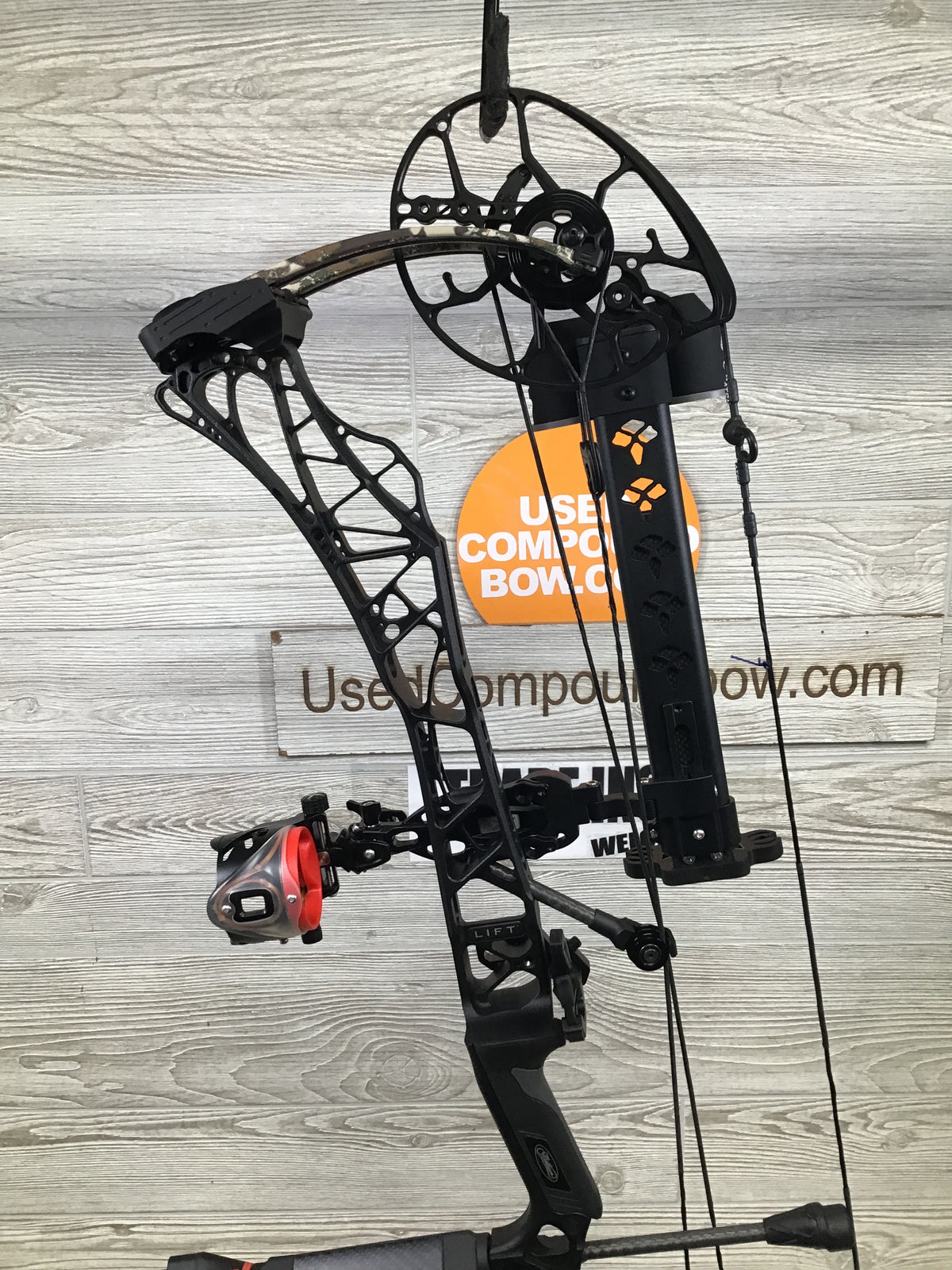 Used Mathews Lift X 29.5 Right Hand 29"/70# Black Riser/First Lite Limb Package