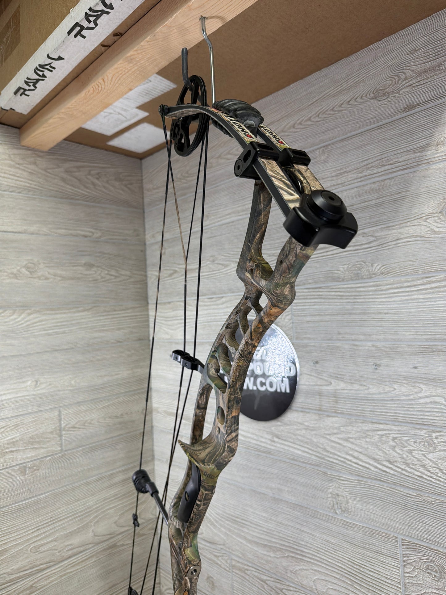 Used Hoyt Maxxis 60-70# Left Handed 27" Bow